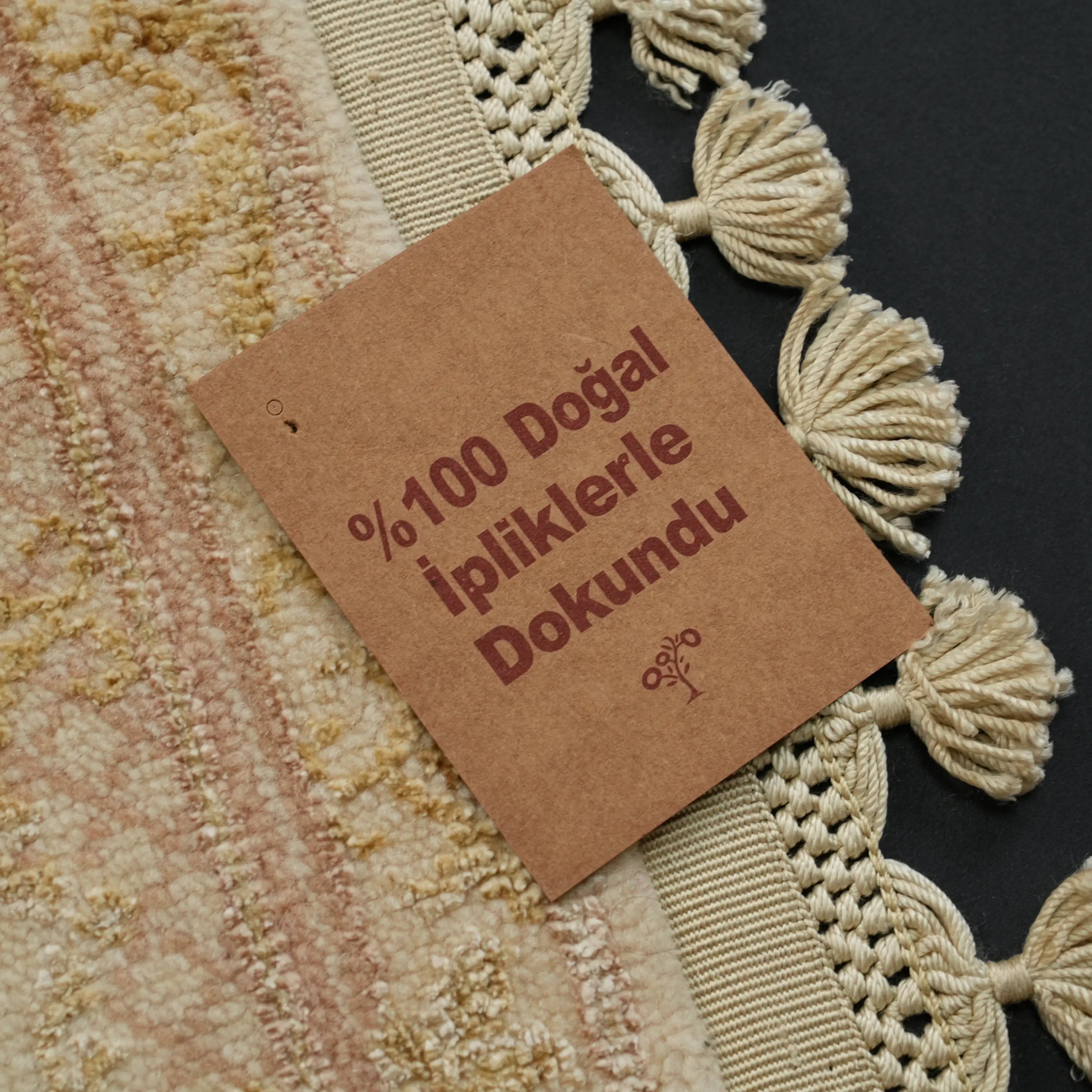 Pera Series Handwoven Frame Patterned Cream Wool Rug