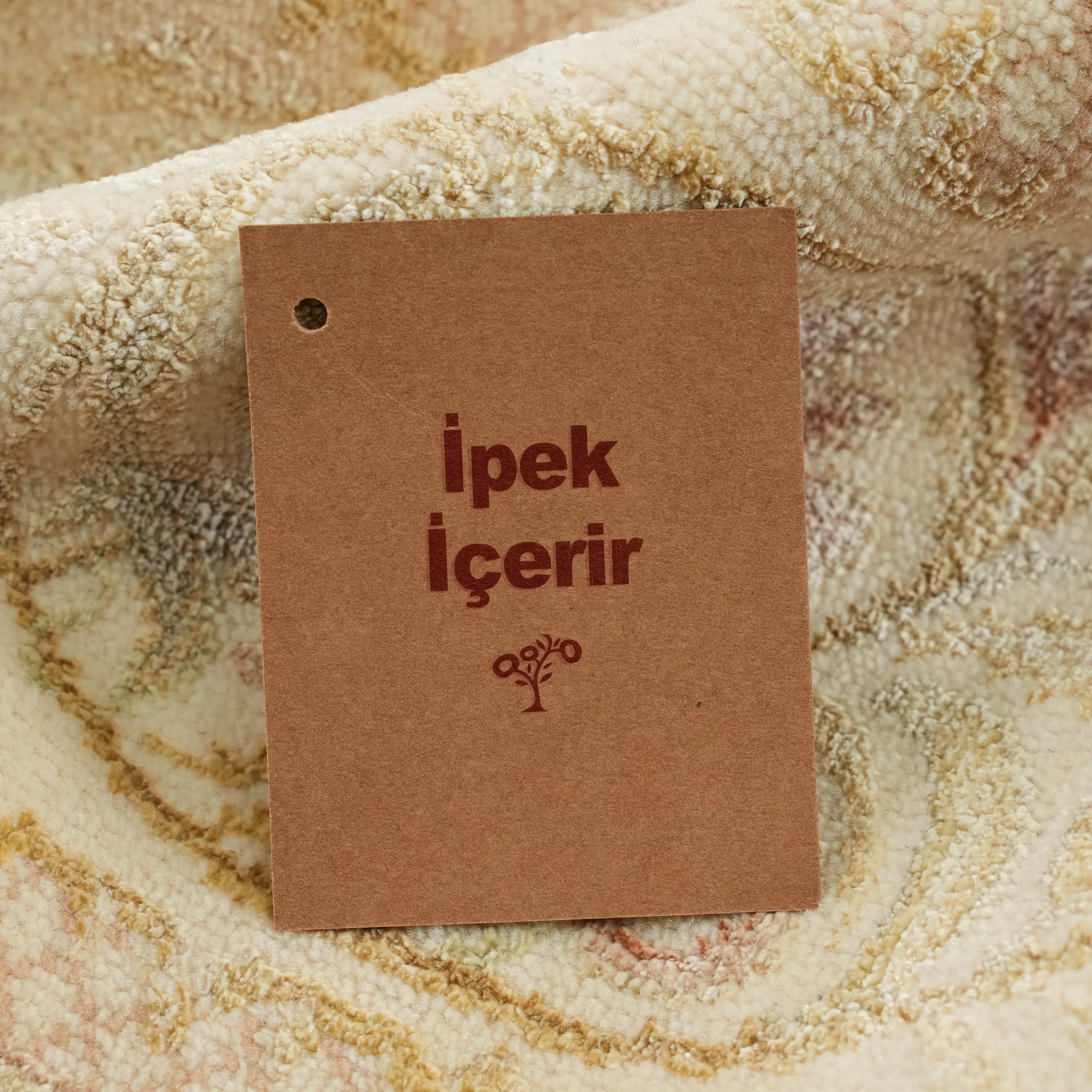 Pera Series Handwoven Frame Patterned Cream Wool Rug