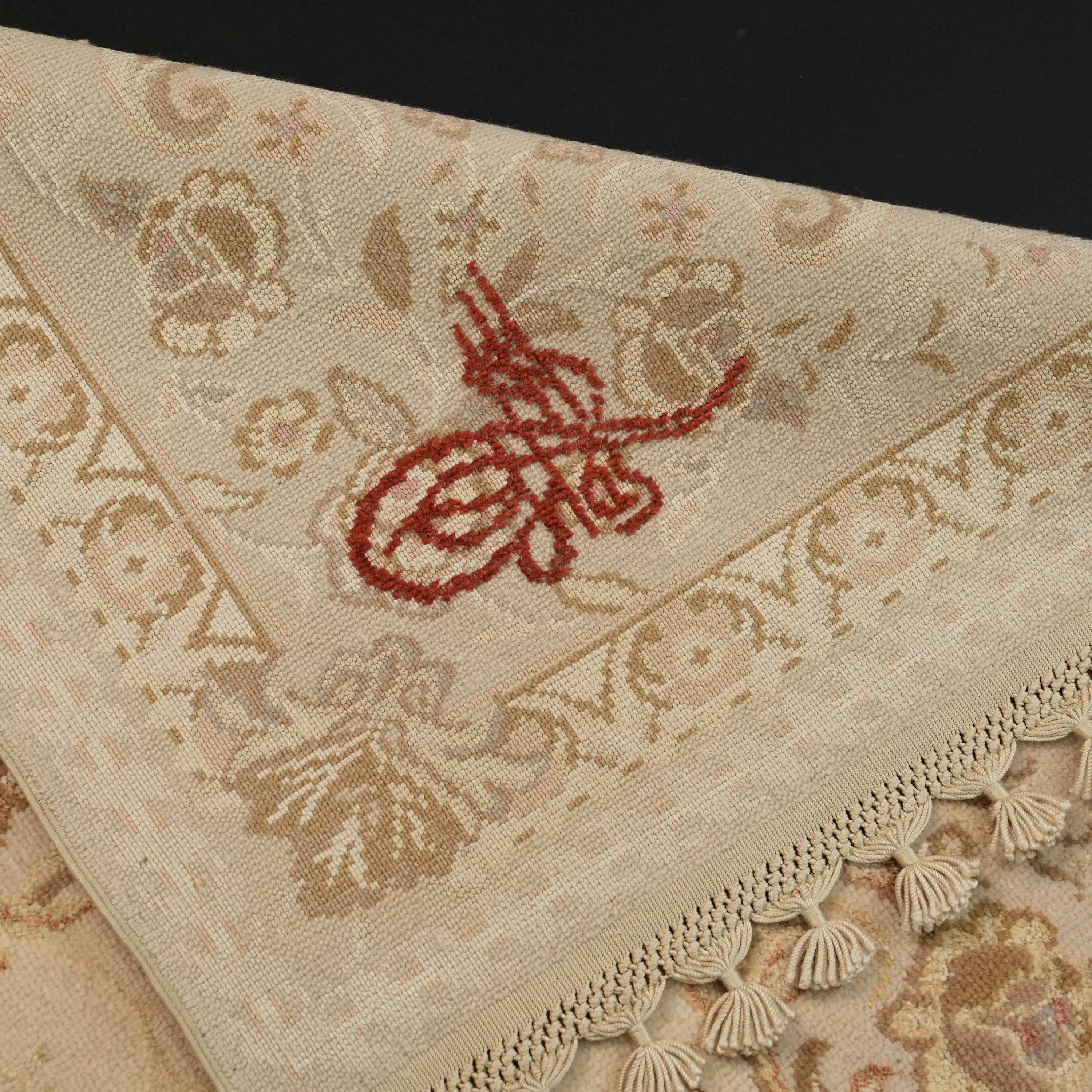 Pera Serisi El Dokuma Çiçek Desenli Krem İpekli Halı