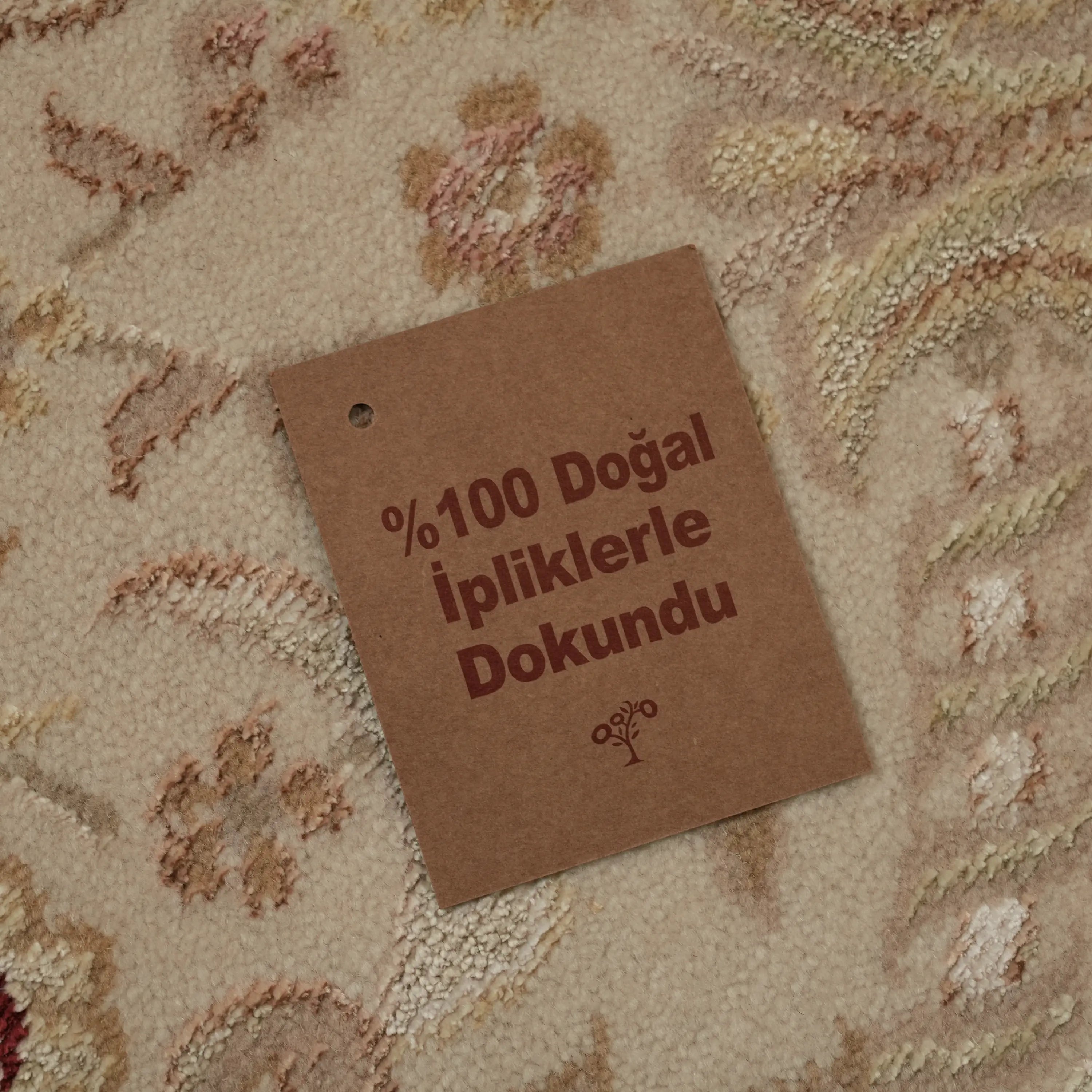 Pera Serisi El Dokuma Çiçek Desenli Krem İpekli Halı