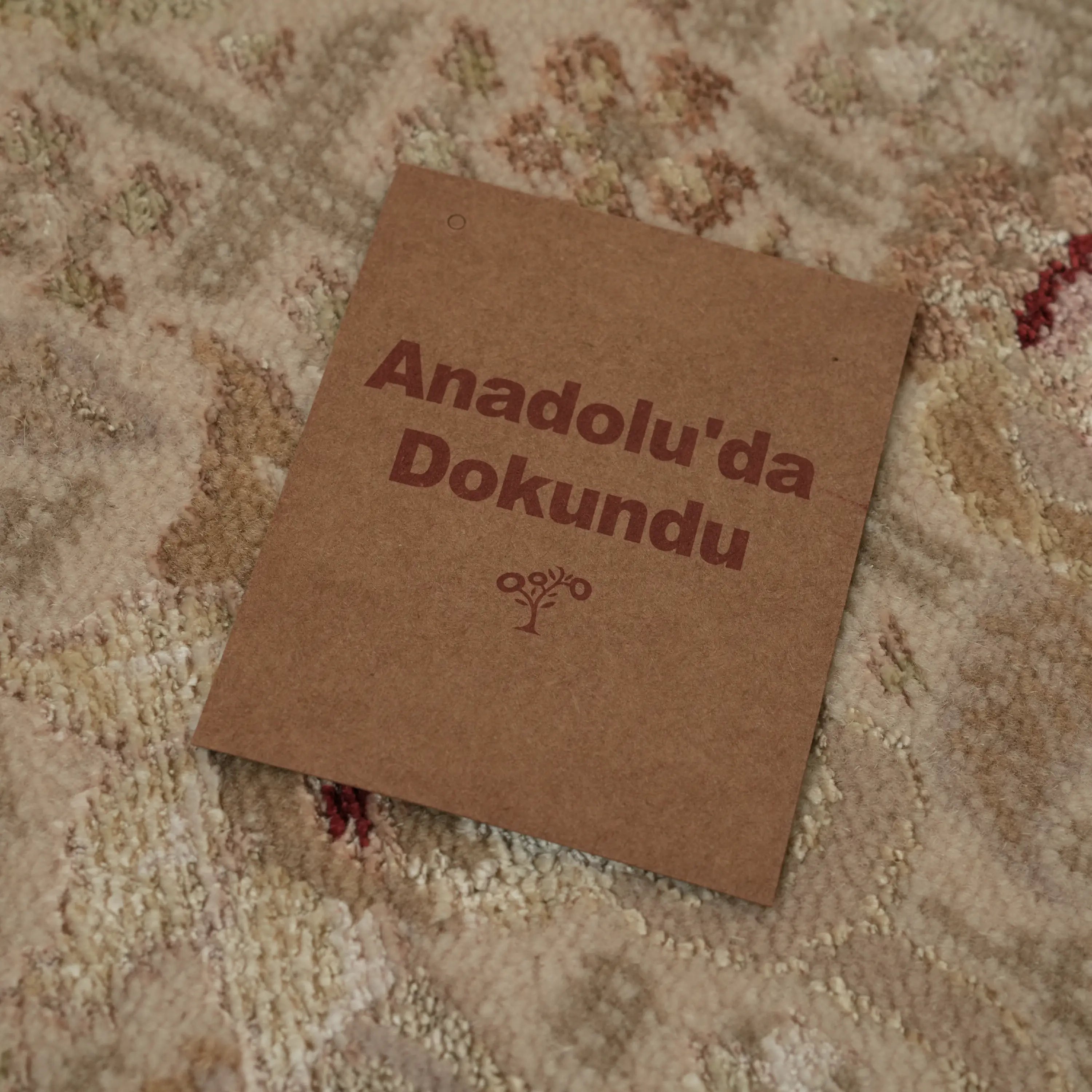 Pera Serisi El Dokuma Çiçek Desenli Krem İpekli Halı