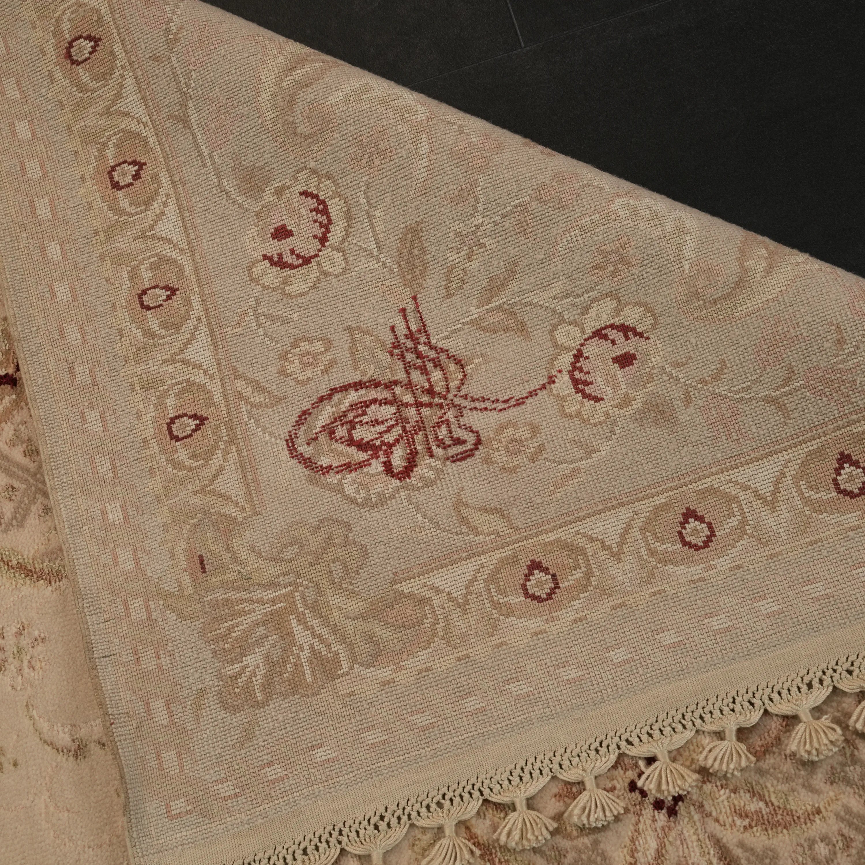 Pera Serisi El Dokuma Çiçek Desenli Krem İpekli Halı