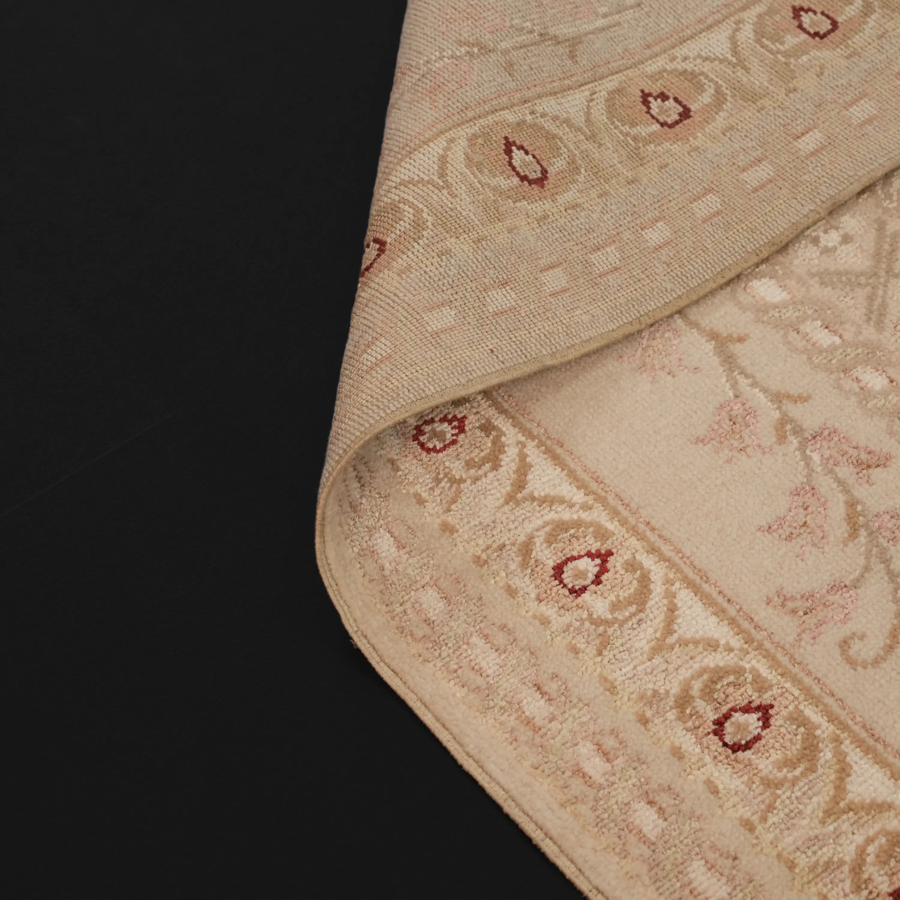 Pera Serisi El Dokuma Çiçek Desenli Krem İpekli Halı