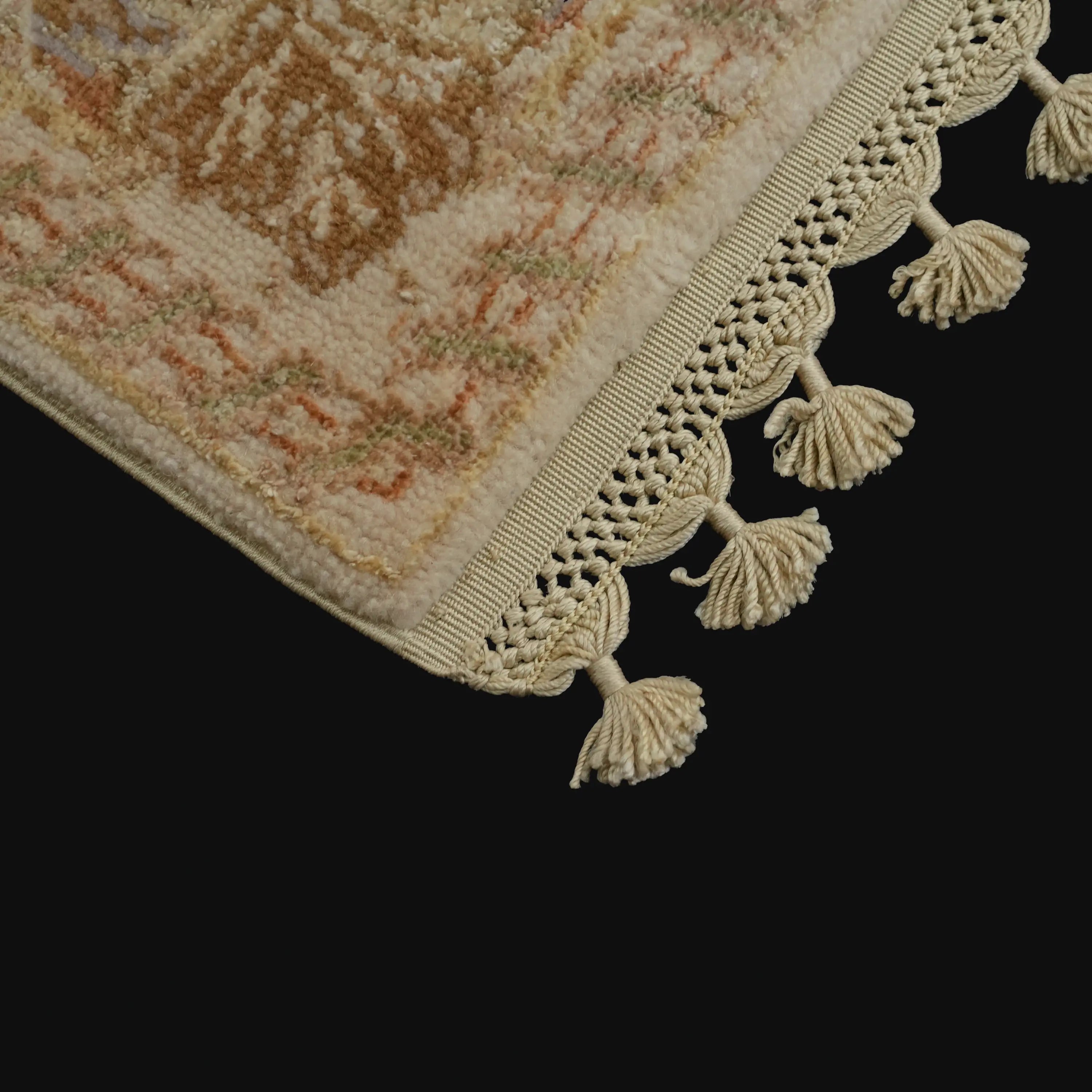 Pera Series Handwoven Flower Pattern Wool Cream Rug
