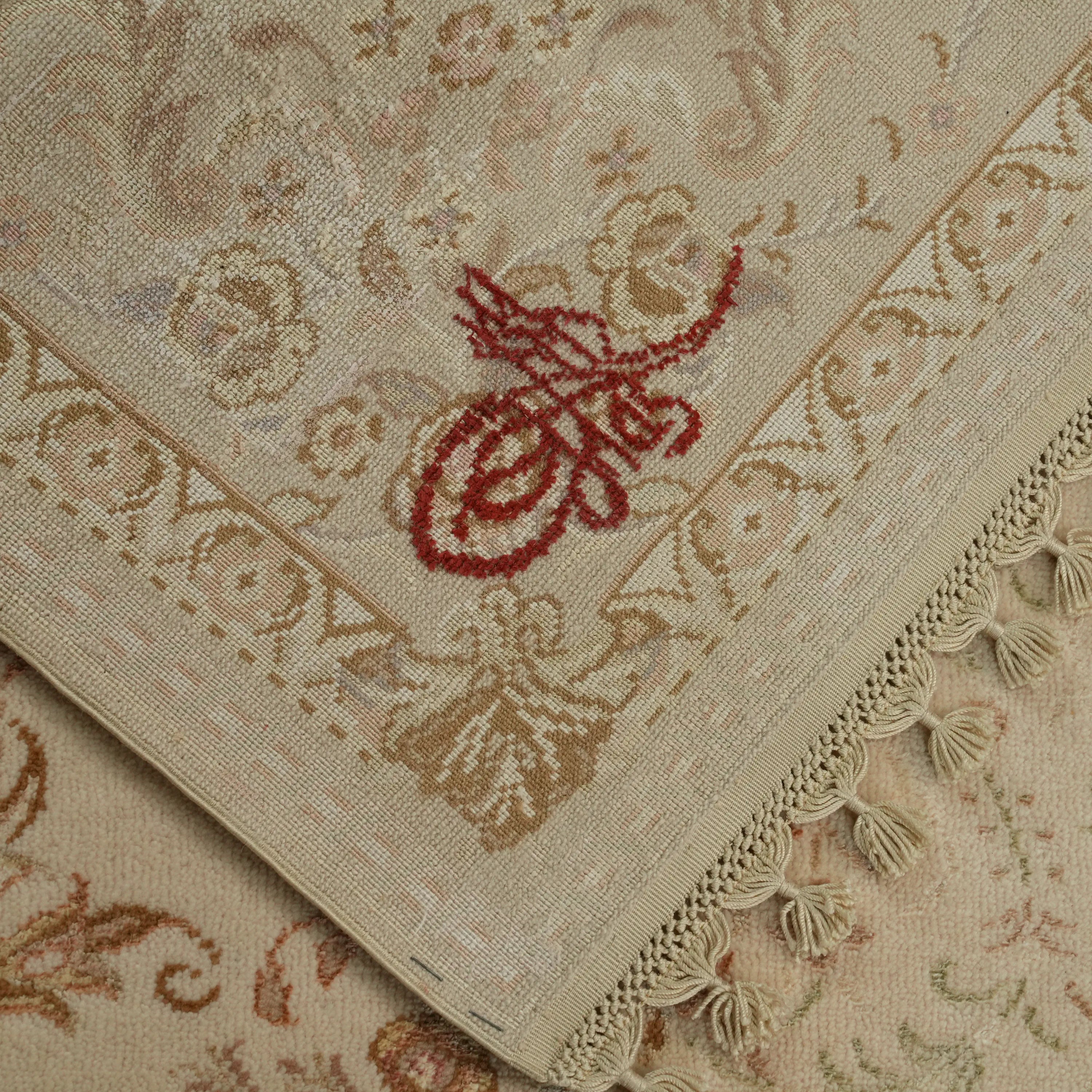 Pera Series Handwoven Flower Pattern Wool Cream Rug