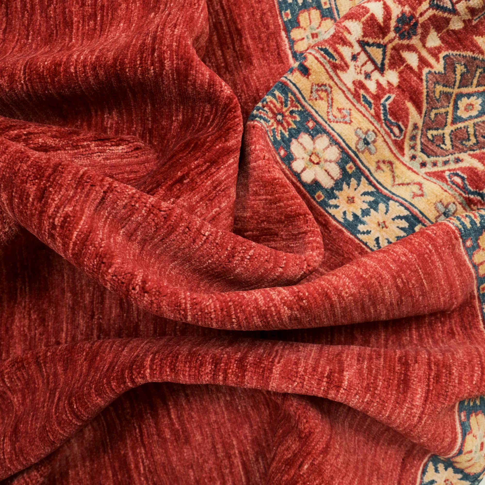 Pinhan Serisi El Dokuma Anadolu Desenli Kırmızı Halı