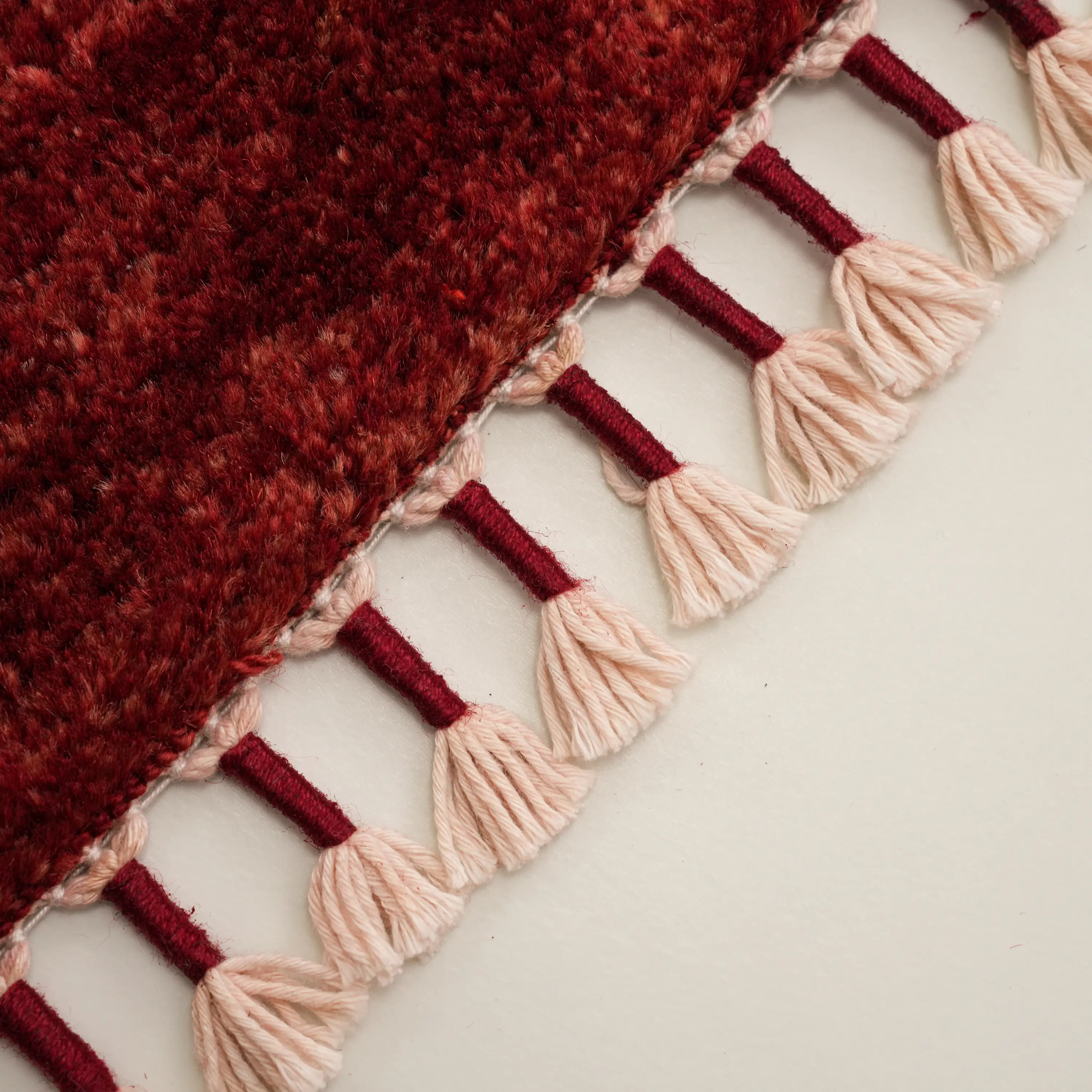 Pinhan Serisi El Dokuma Anadolu Desenli Kırmızı Yün Etnik Halı