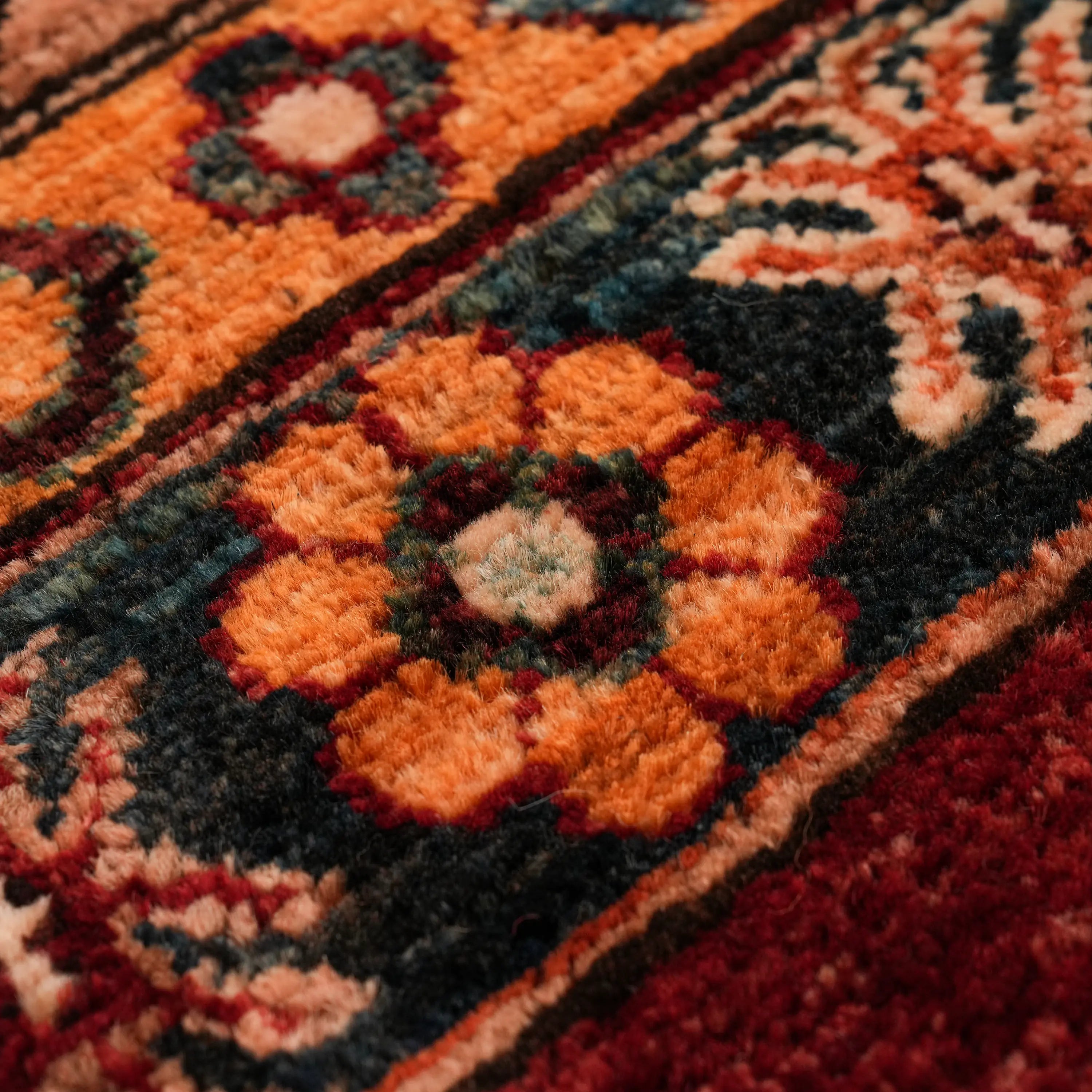 Pinhan Serisi El Dokuma Anadolu Desenli Kırmızı Yün Etnik Halı