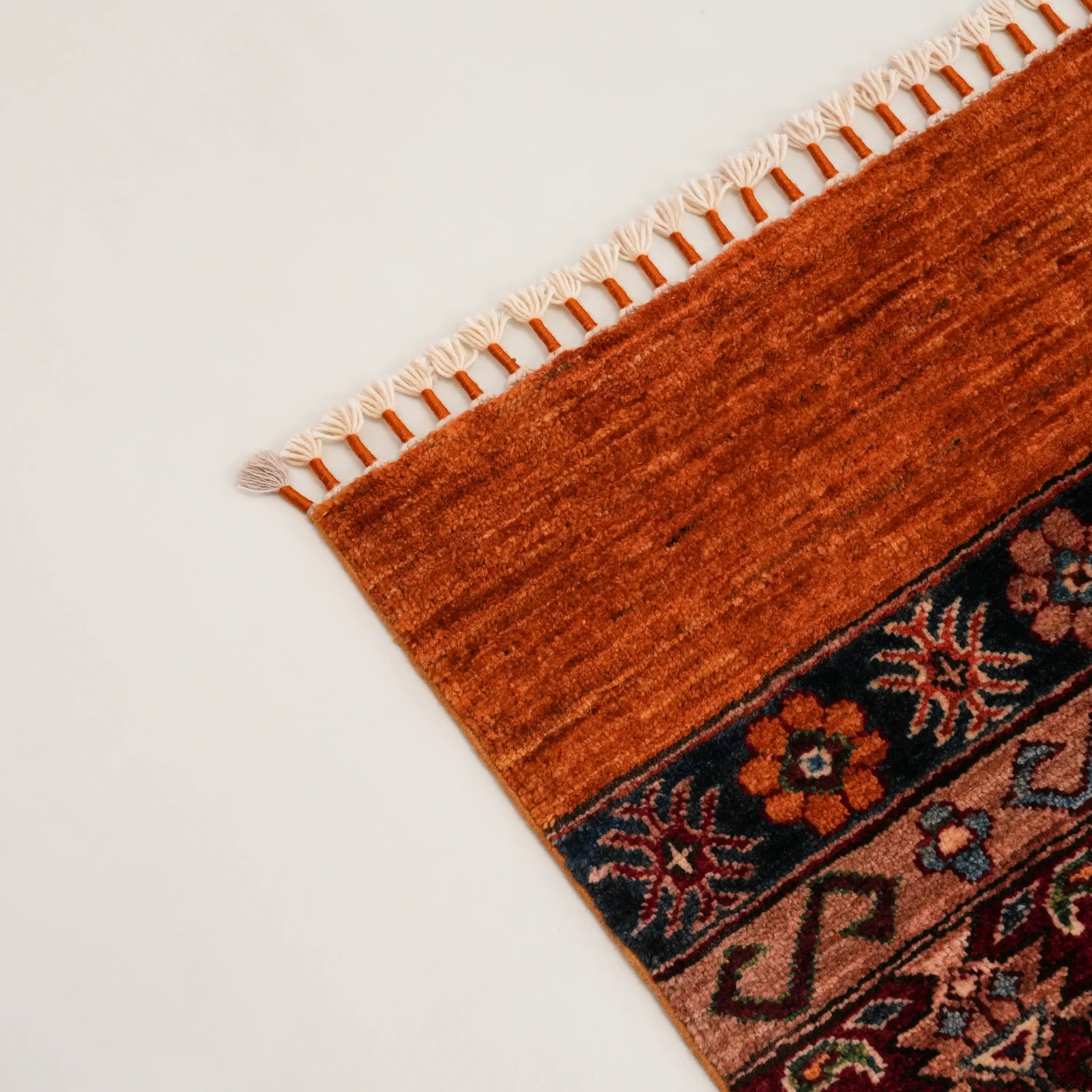 Pinhan Serisi El Dokuma Anadolu Desenli Yün Sarı Halı