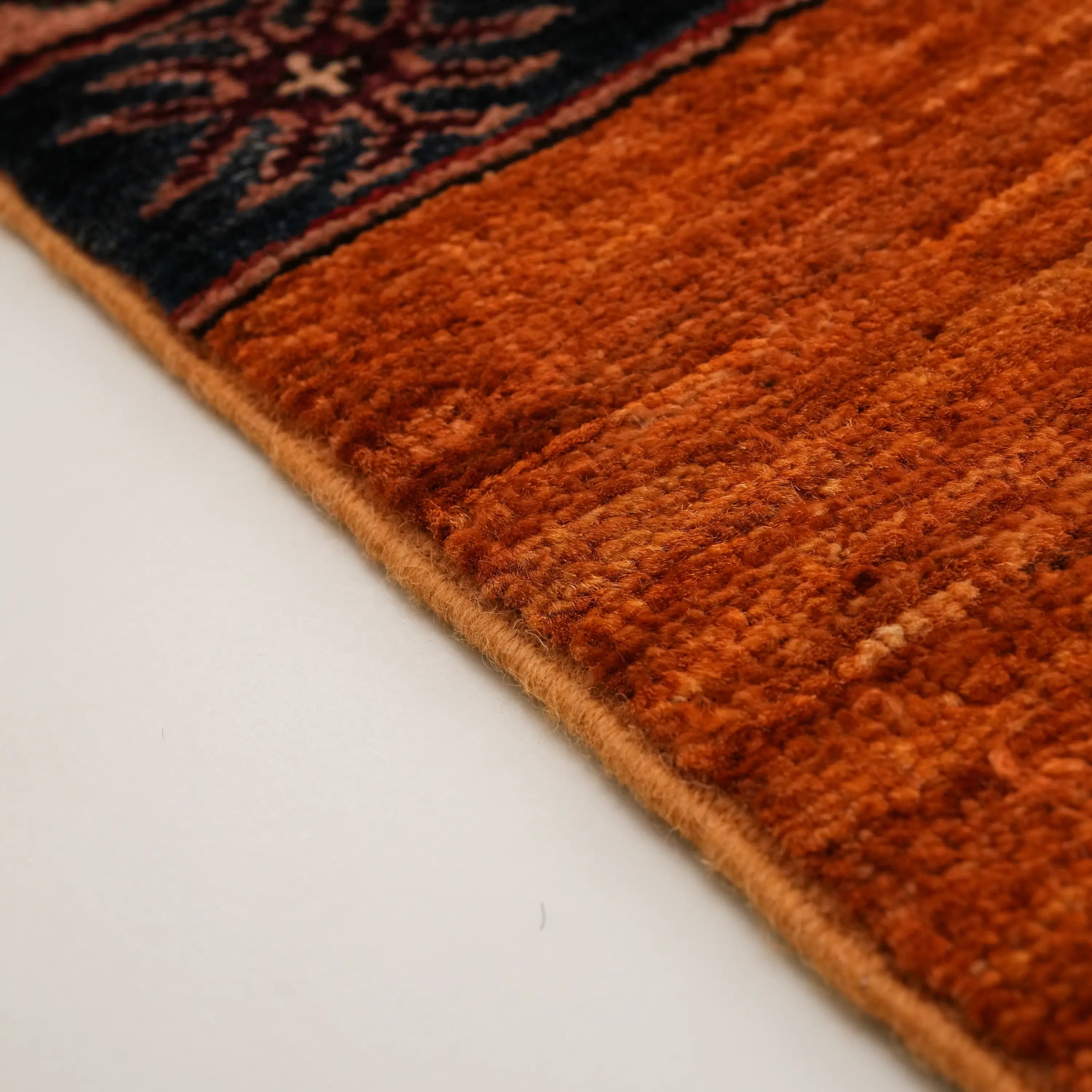 Pinhan Serisi El Dokuma Anadolu Desenli Yün Sarı Halı