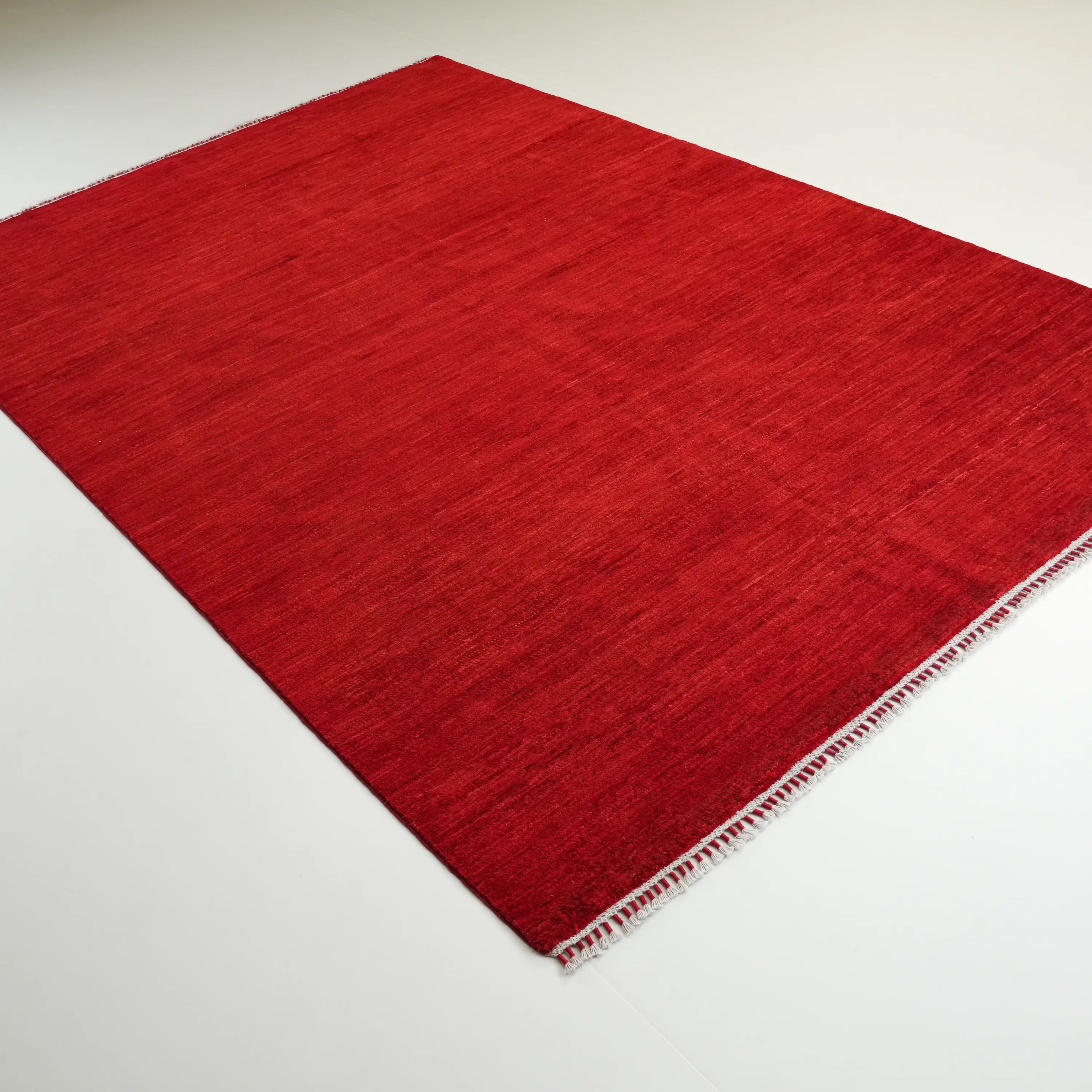 Pinhan Serisi El Dokuma Sade Desenli Yün Kırmızı Halı