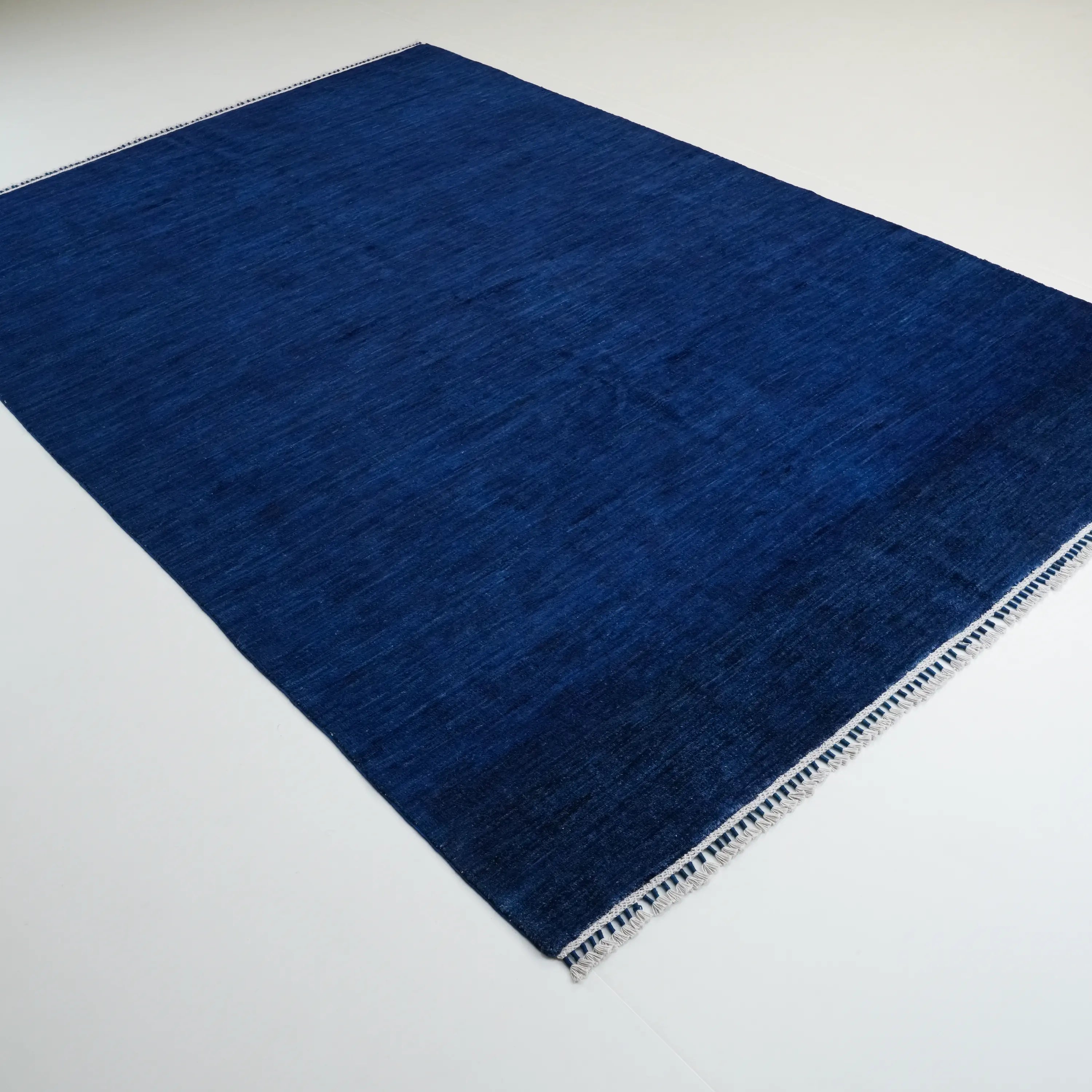 Pinhan Serisi El Dokuma Sade Desenli Yün Lacivert Halı