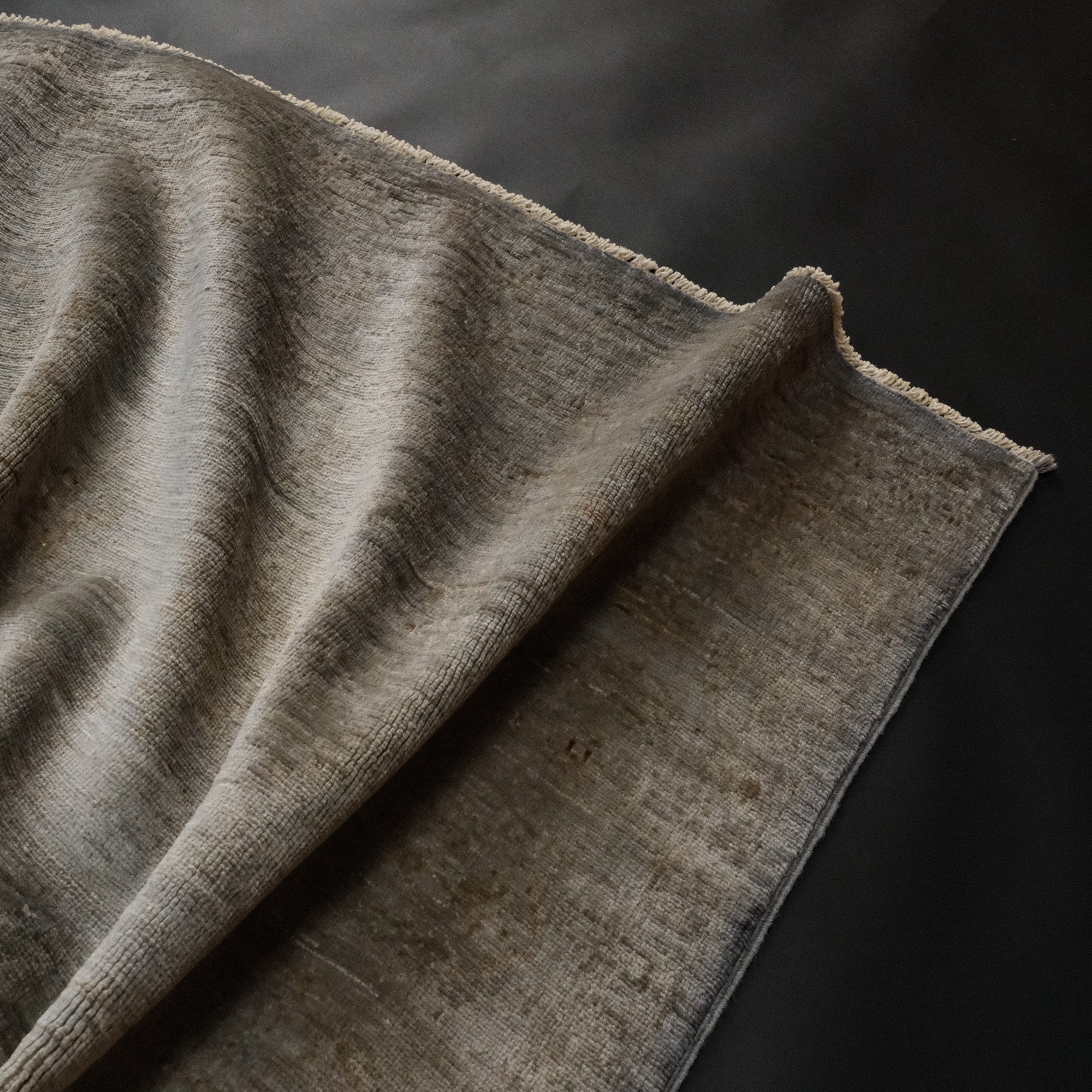 Retro Series Hand-Woven Vintage Patterned Gray Carpet