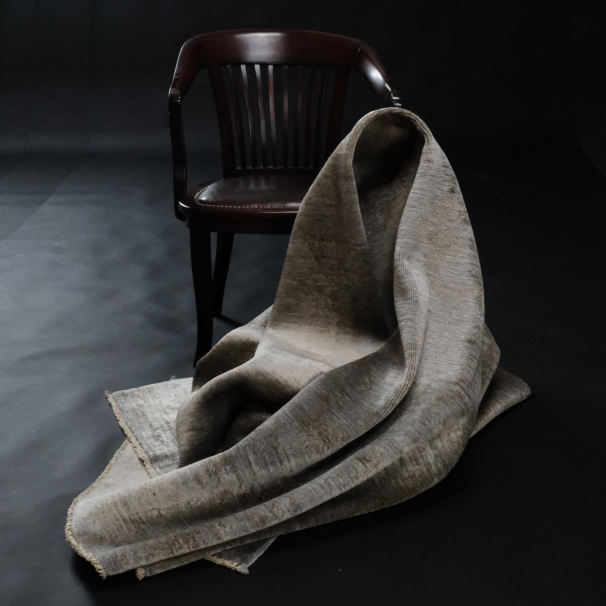 Retro Series Hand-Woven Vintage Patterned Gray Carpet