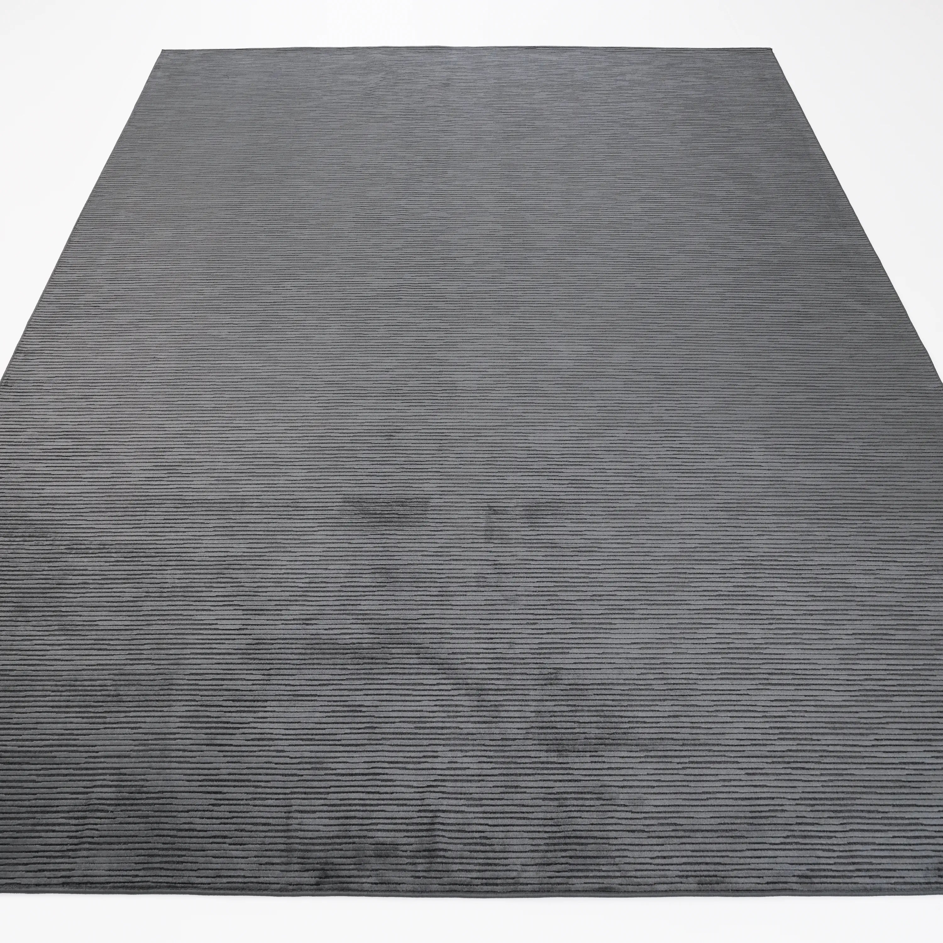 Sade Desenli Antrasit Viskon Halı