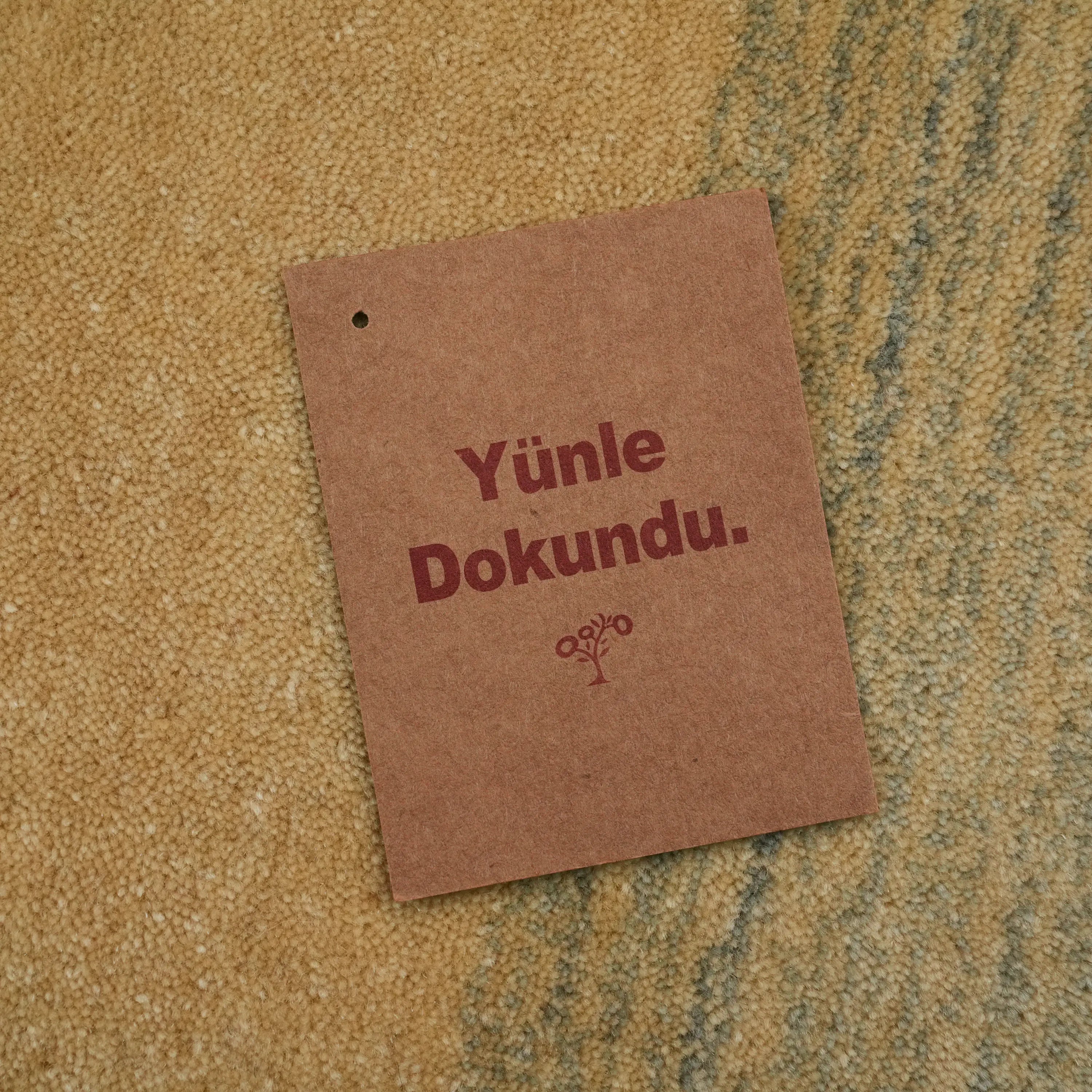 Sade Desenli Bej Yün Tezgah Dokuma Halı