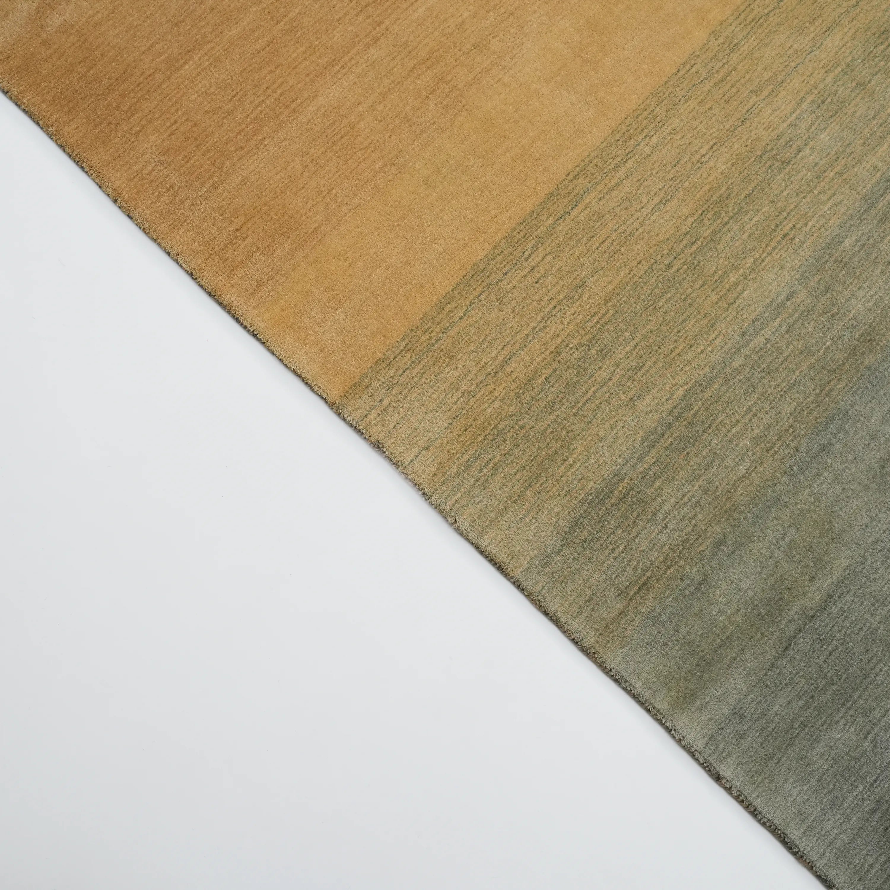 Sade Desenli Bej Yün Tezgah Dokuma Halı