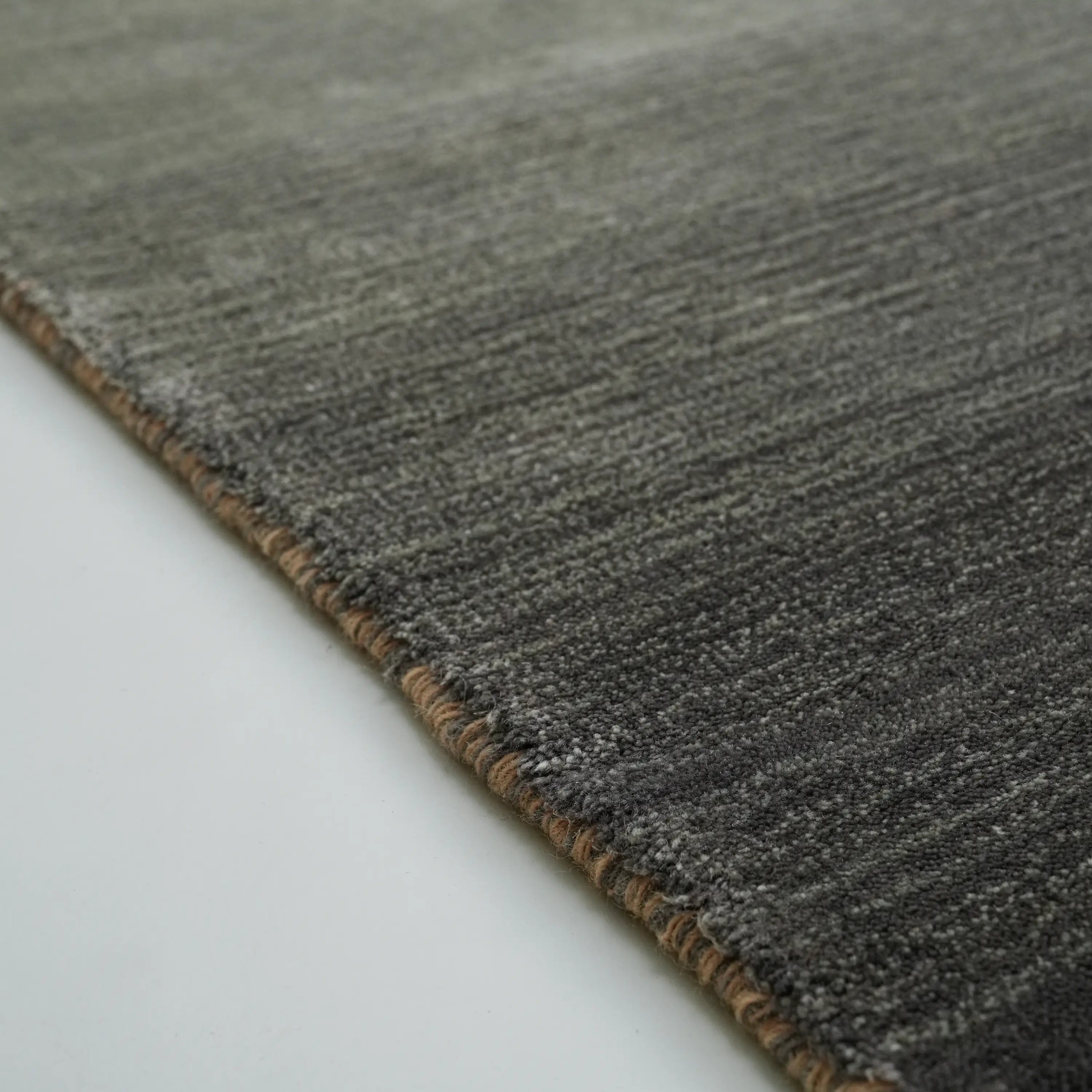 Sade Desenli Bej Yün Tezgah Dokuma Halı