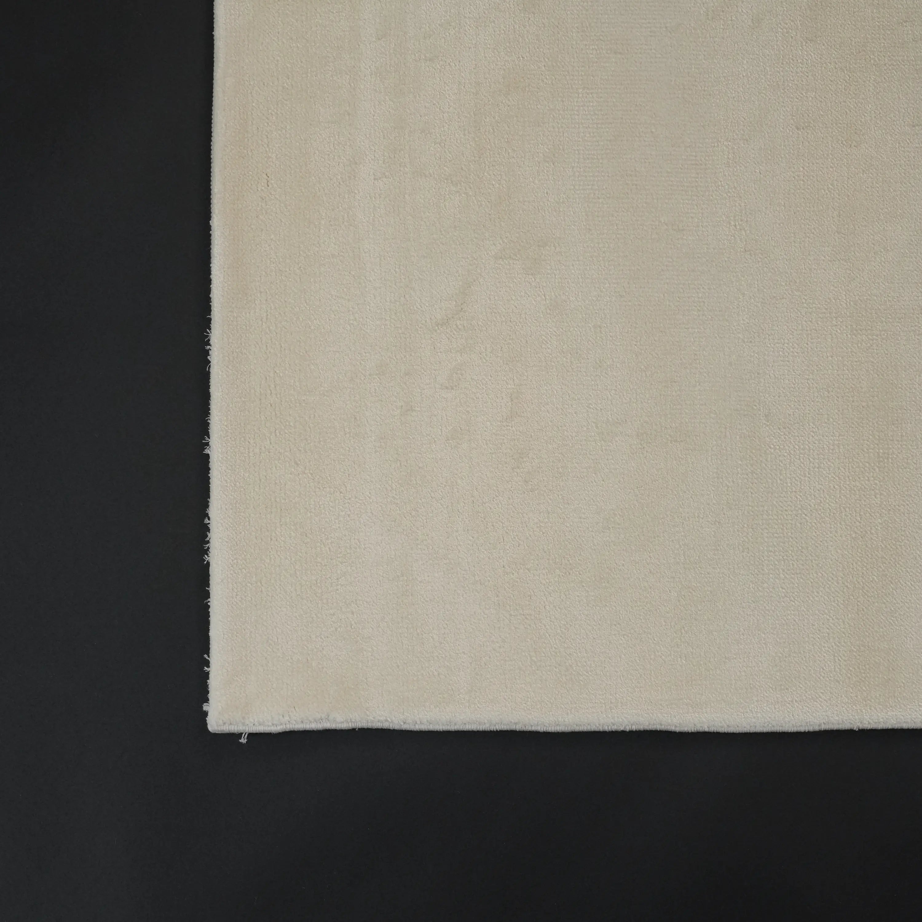 Plain Patterned White Viscose Rug