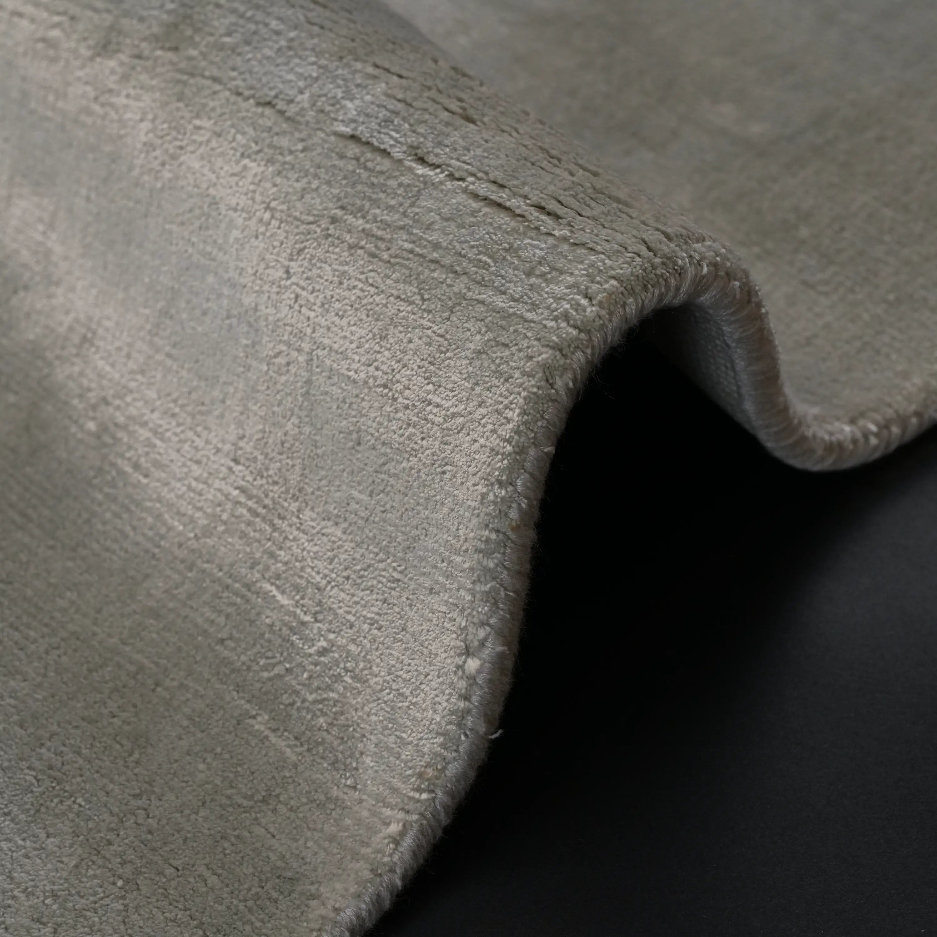 Plain Patterned Grey Viscose Loom Woven Rug