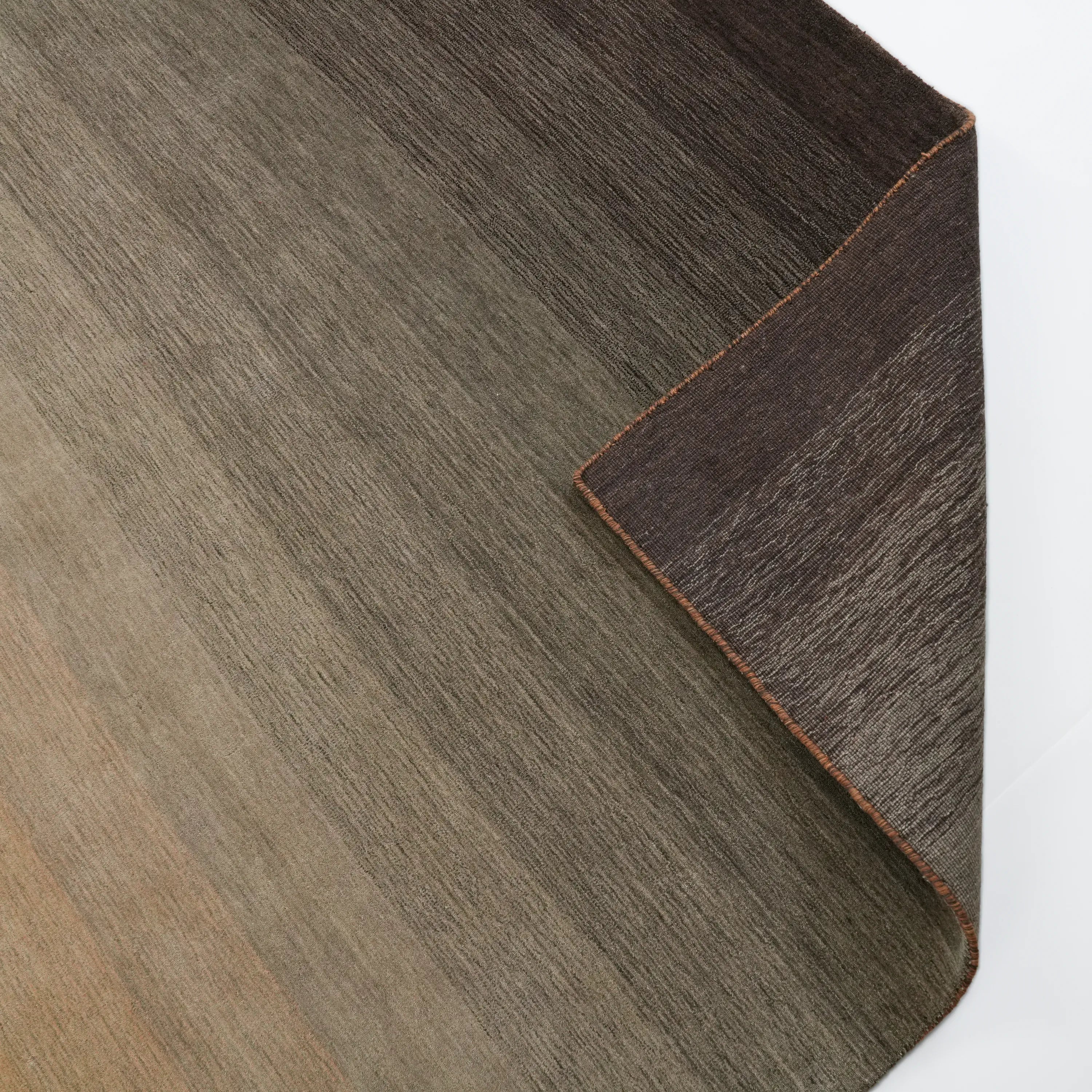 Sade Desenli Kahverengi Yün Tezgah Dokuma Halı