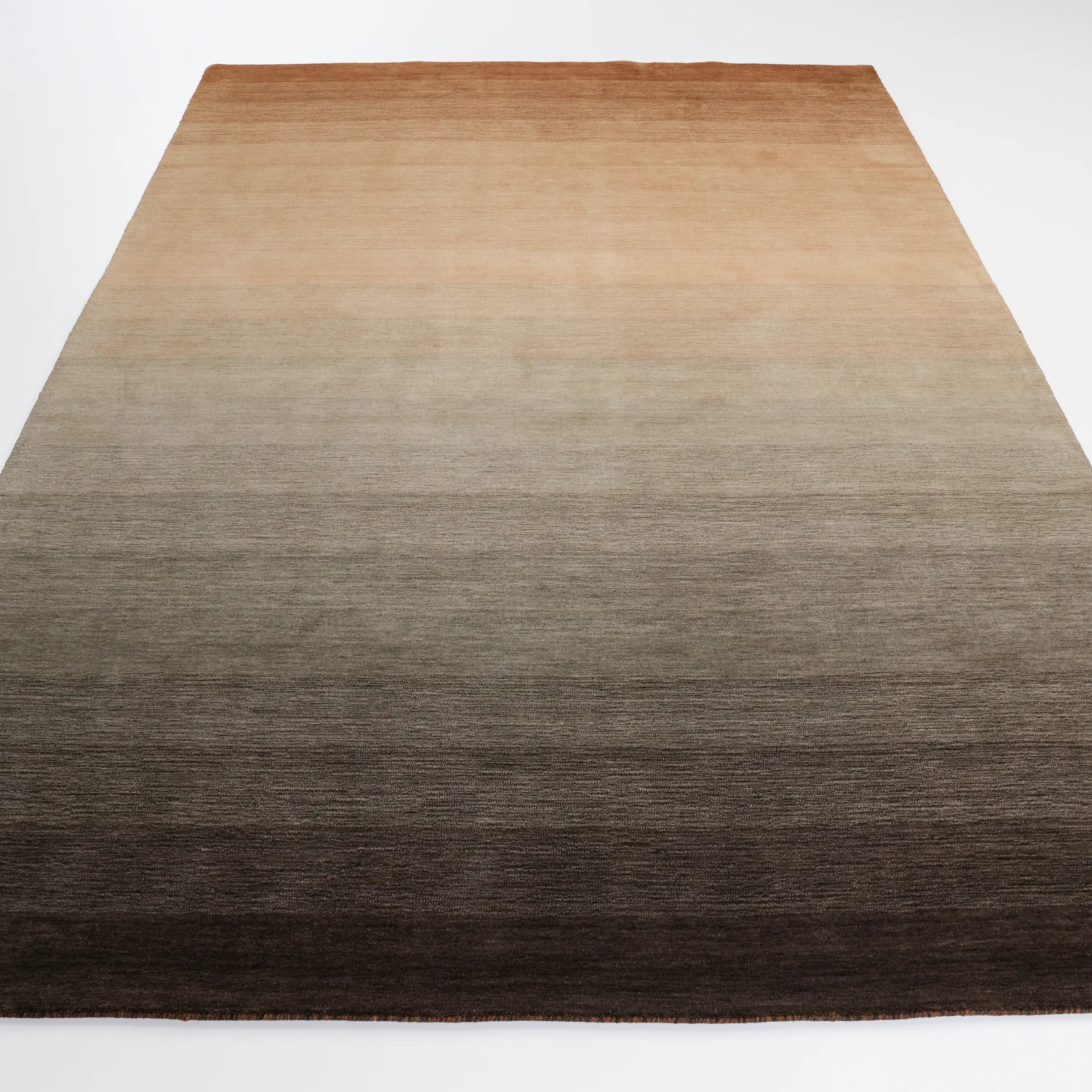 Sade Desenli Kahverengi Yün Tezgah Dokuma Halı