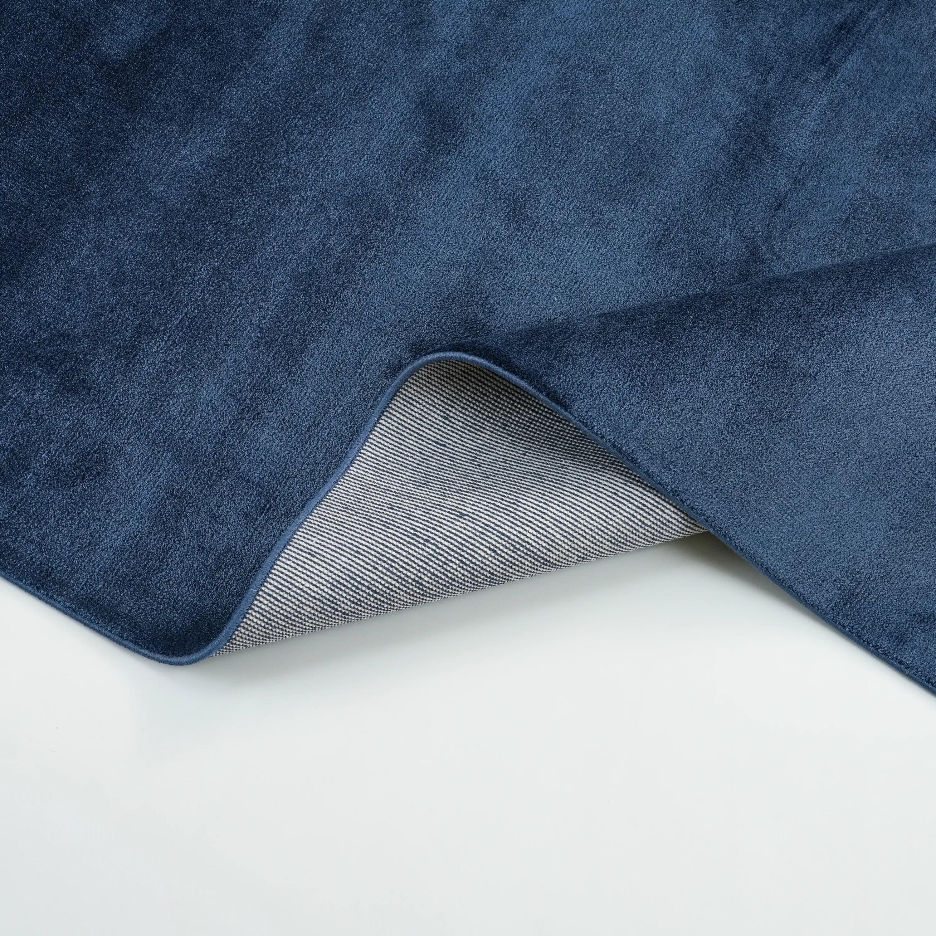 Sade Desenli Mavi Viskon Halı