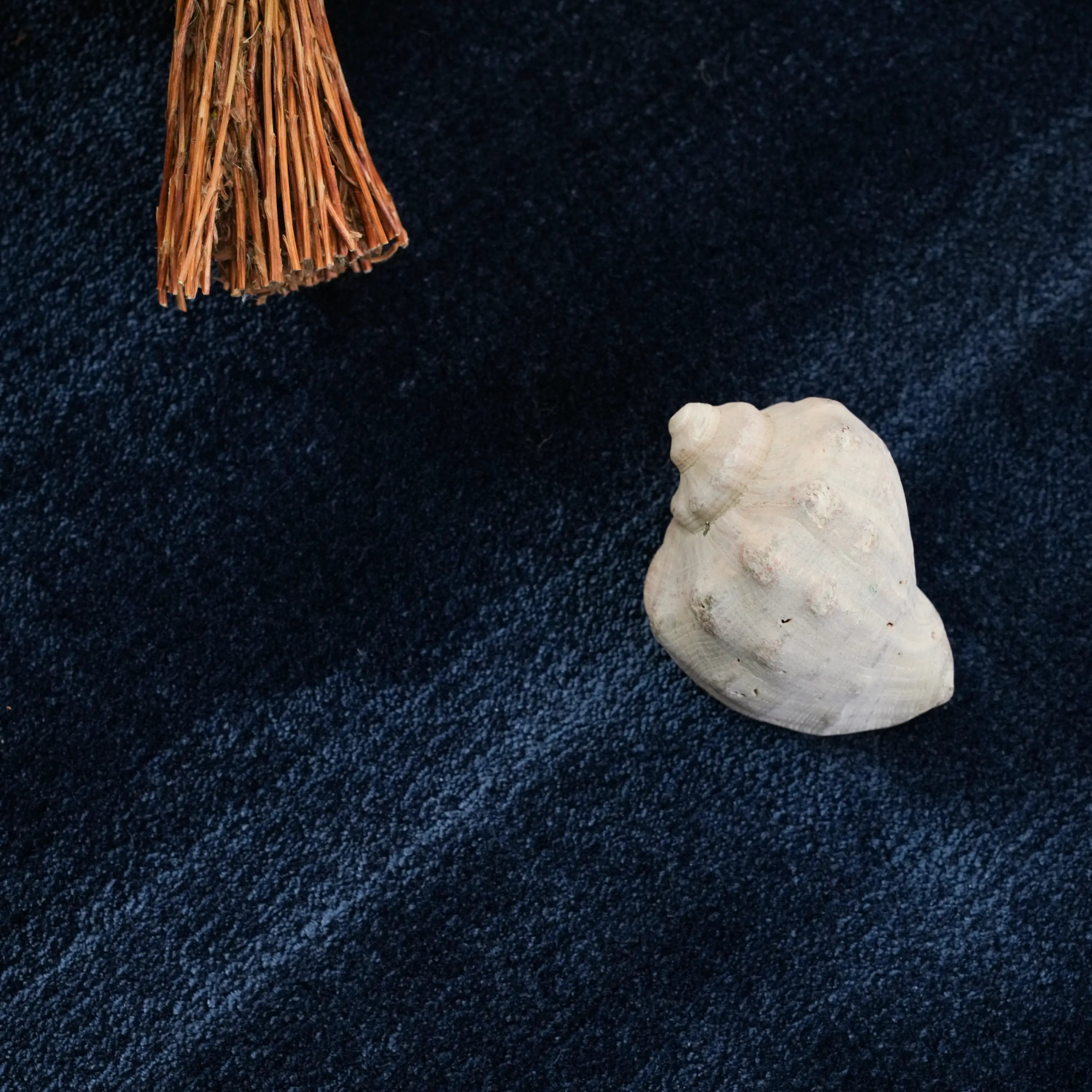 Sade Desenli Mavi Viskon Halı