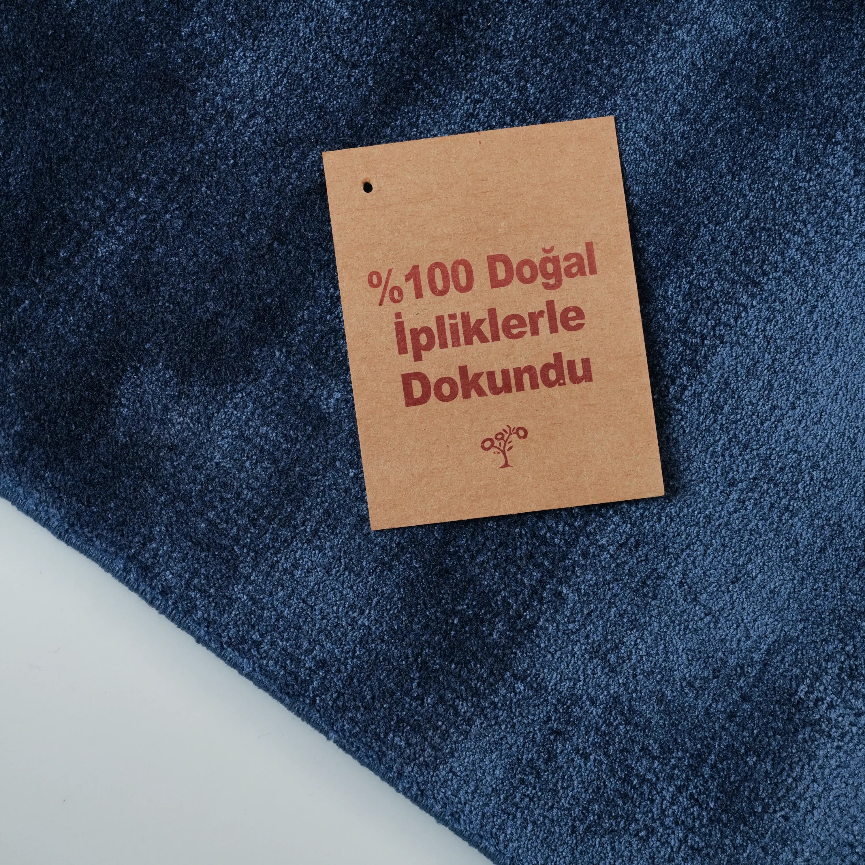 Sade Desenli Mavi Viskon Halı