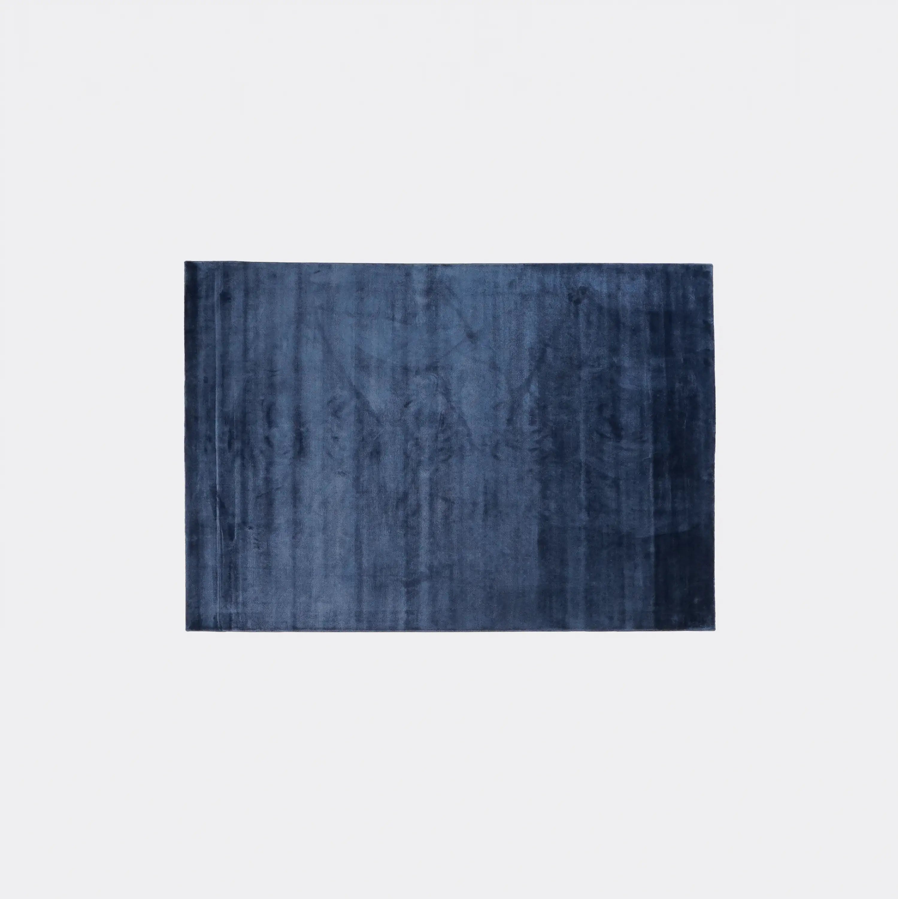 Sade Desenli Mavi Viskon Halı