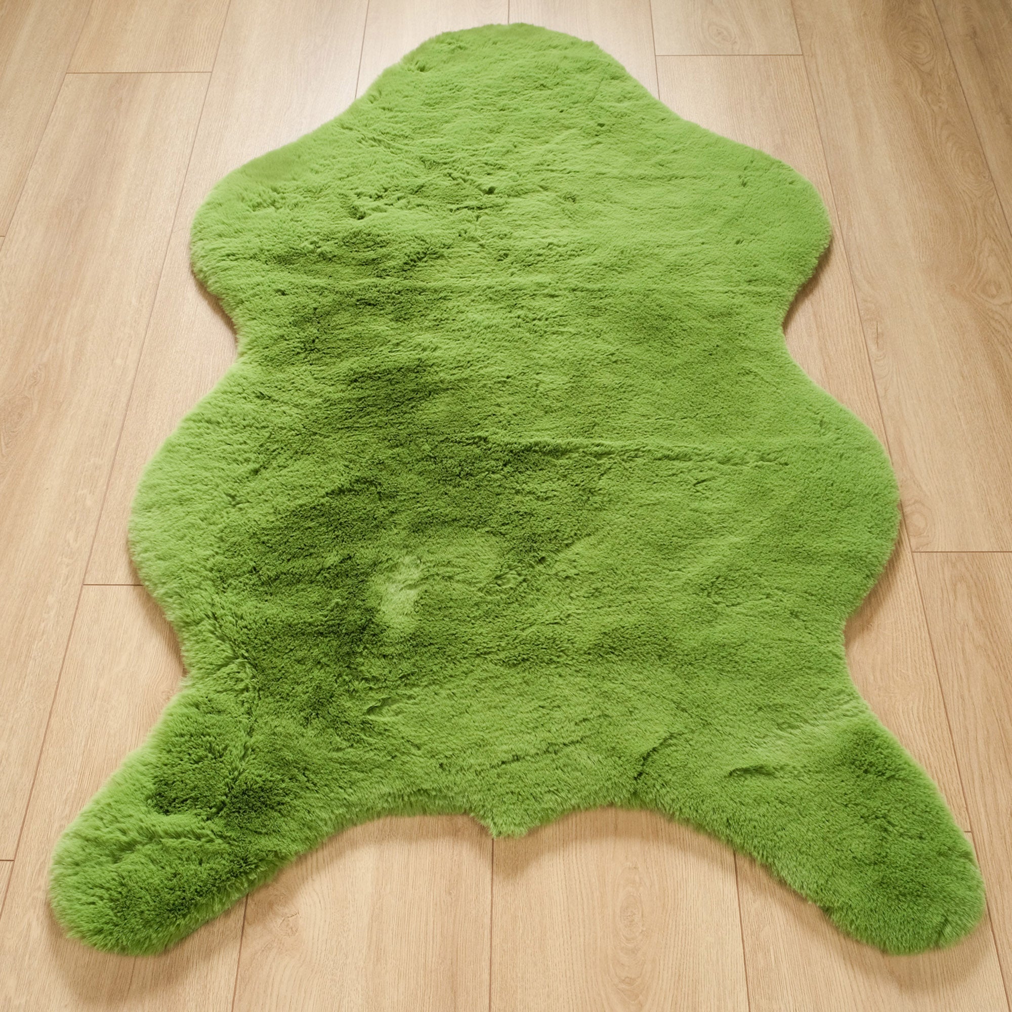 Sade Desenli Tavşan Makine Dokuma Halı