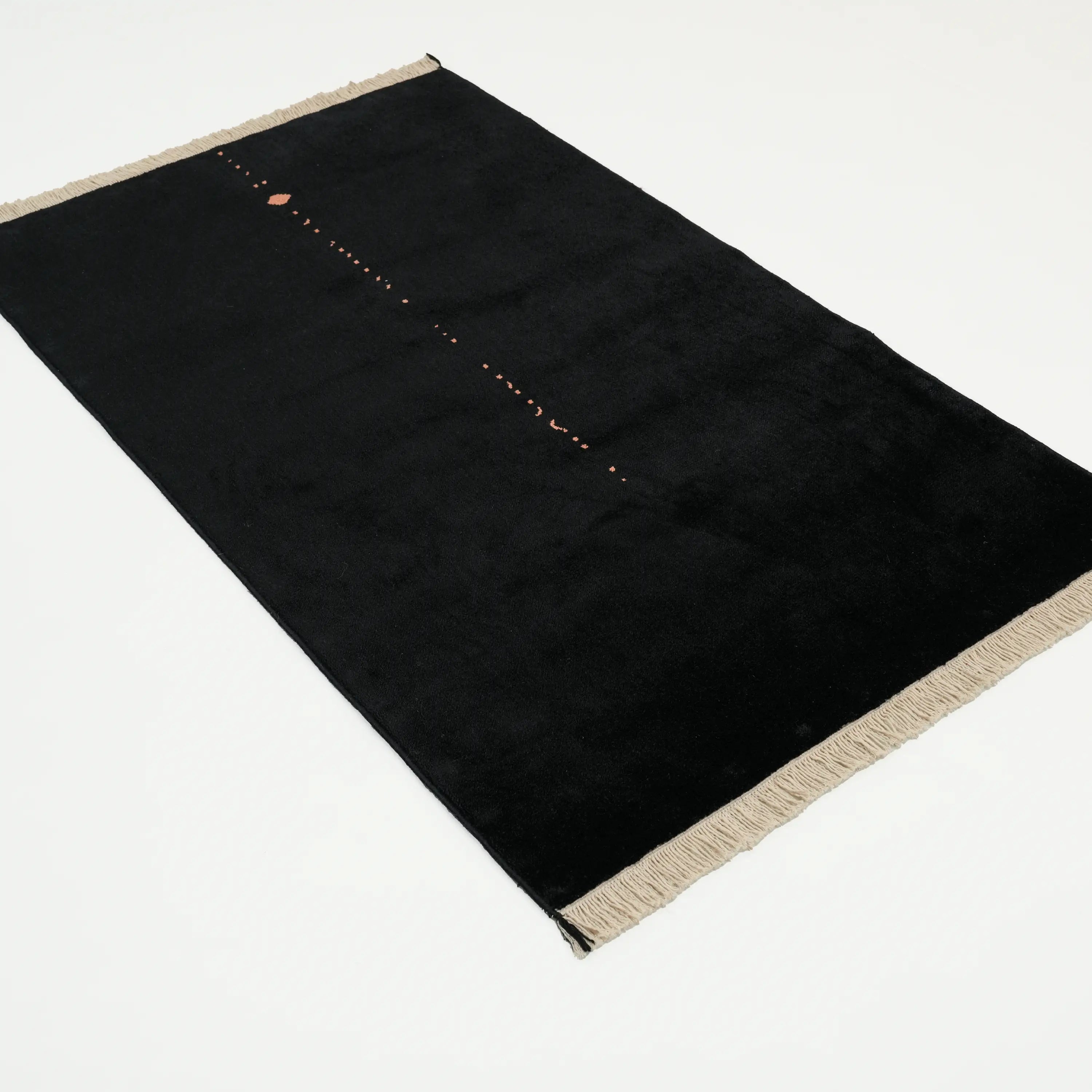 Sade Desenli Tencel Siyah Tezgah Dokuma Seccade Halı