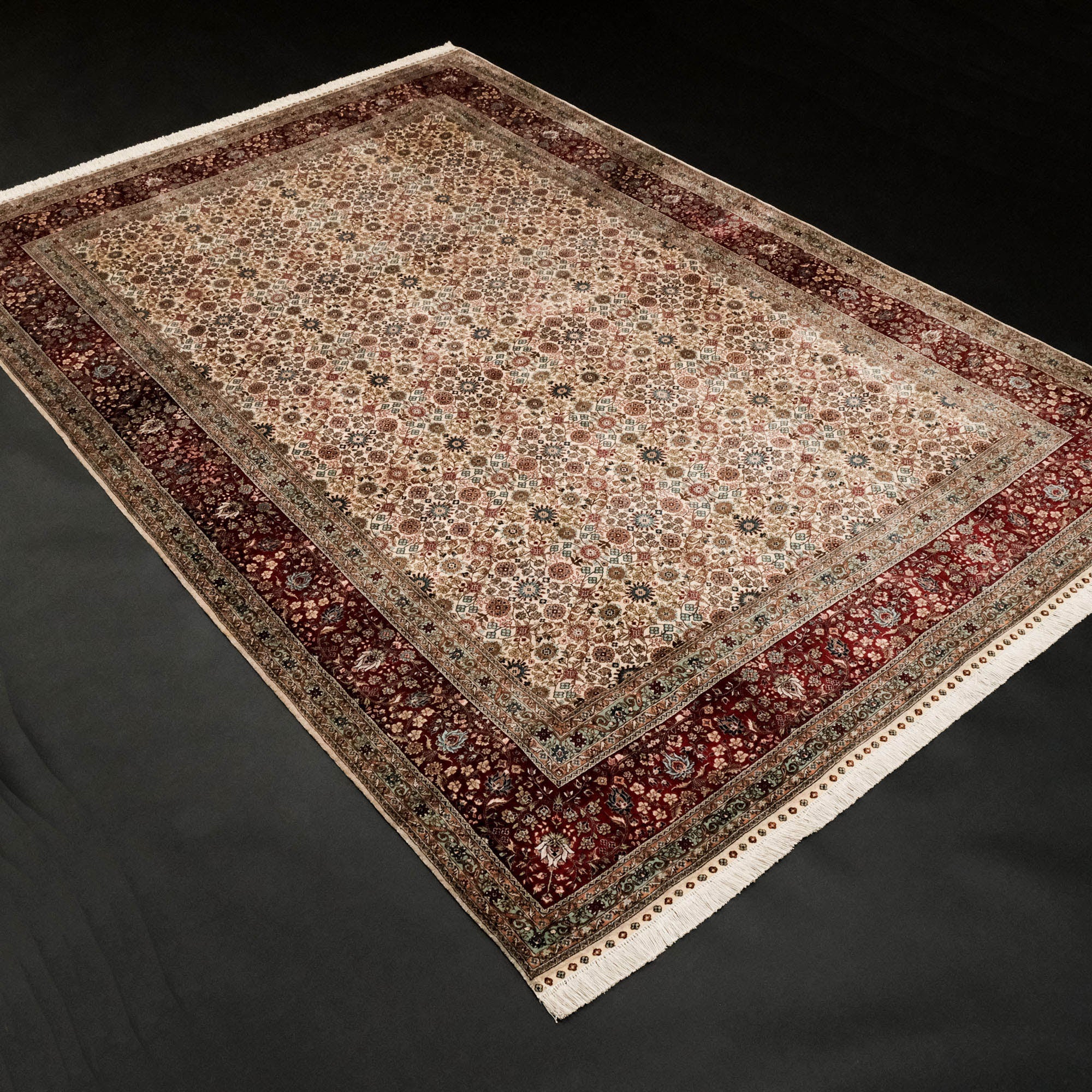 Saf İpek El Dokuma Hereke Desenli Klasik Halı