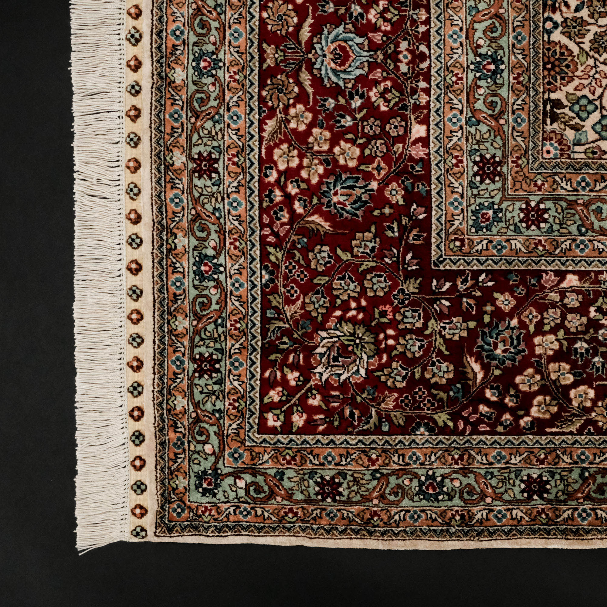 Saf İpek El Dokuma Hereke Desenli Klasik Halı