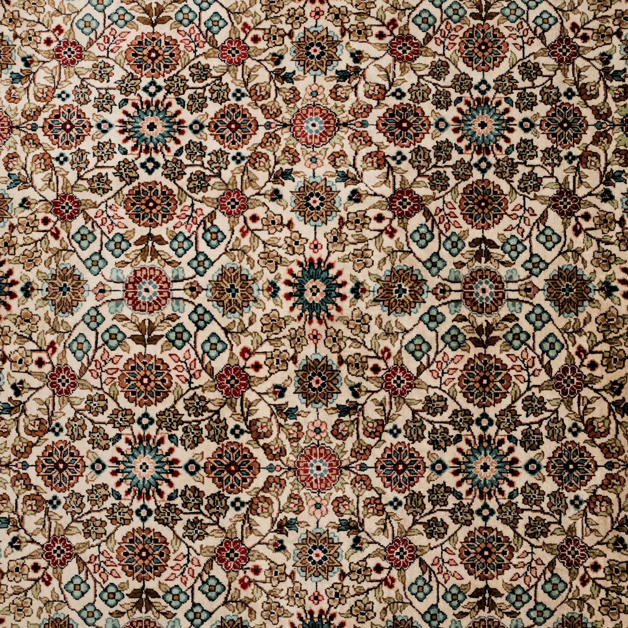 Saf İpek El Dokuma Hereke Desenli Klasik Halı