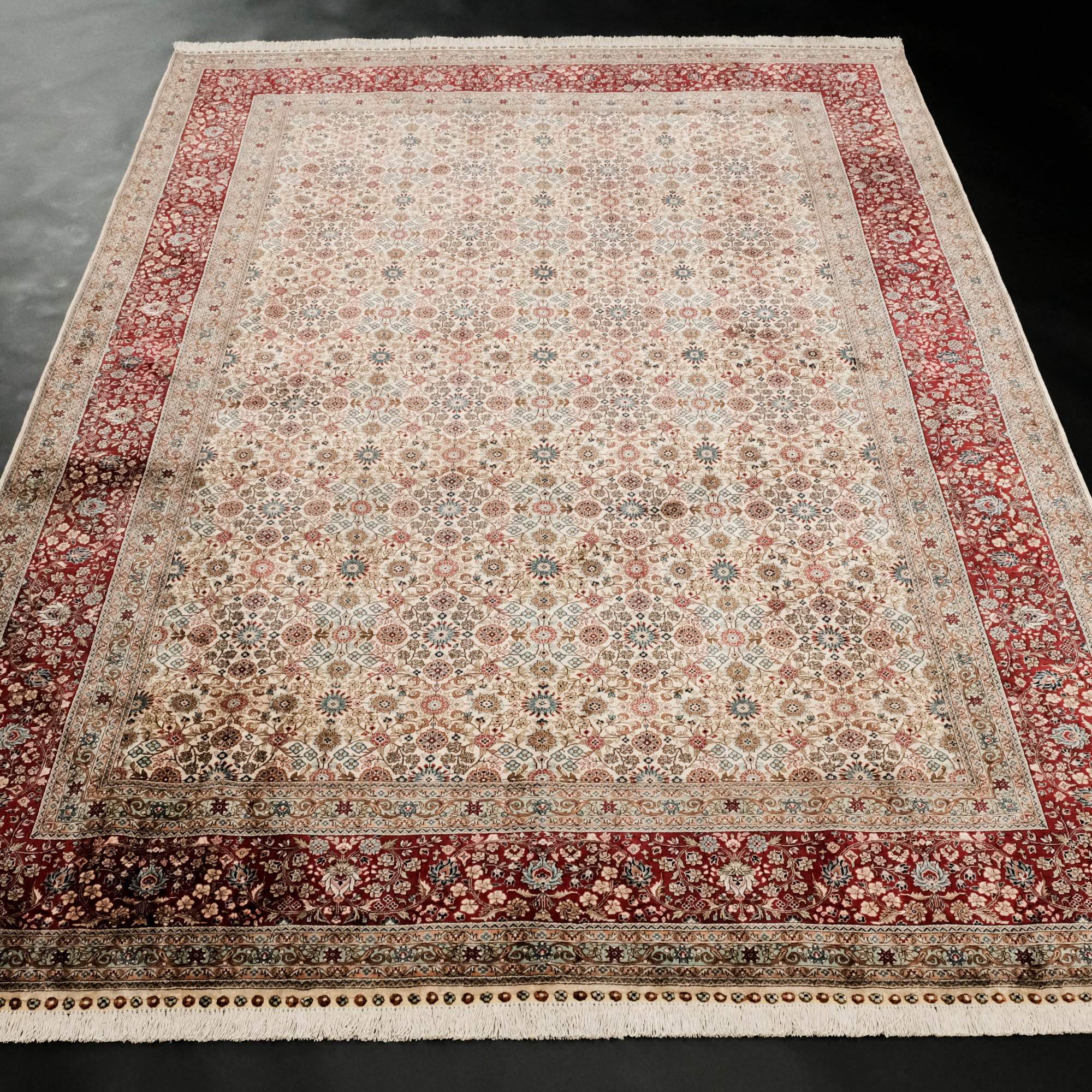 Saf İpek El Dokuma Hereke Desenli Klasik Halı