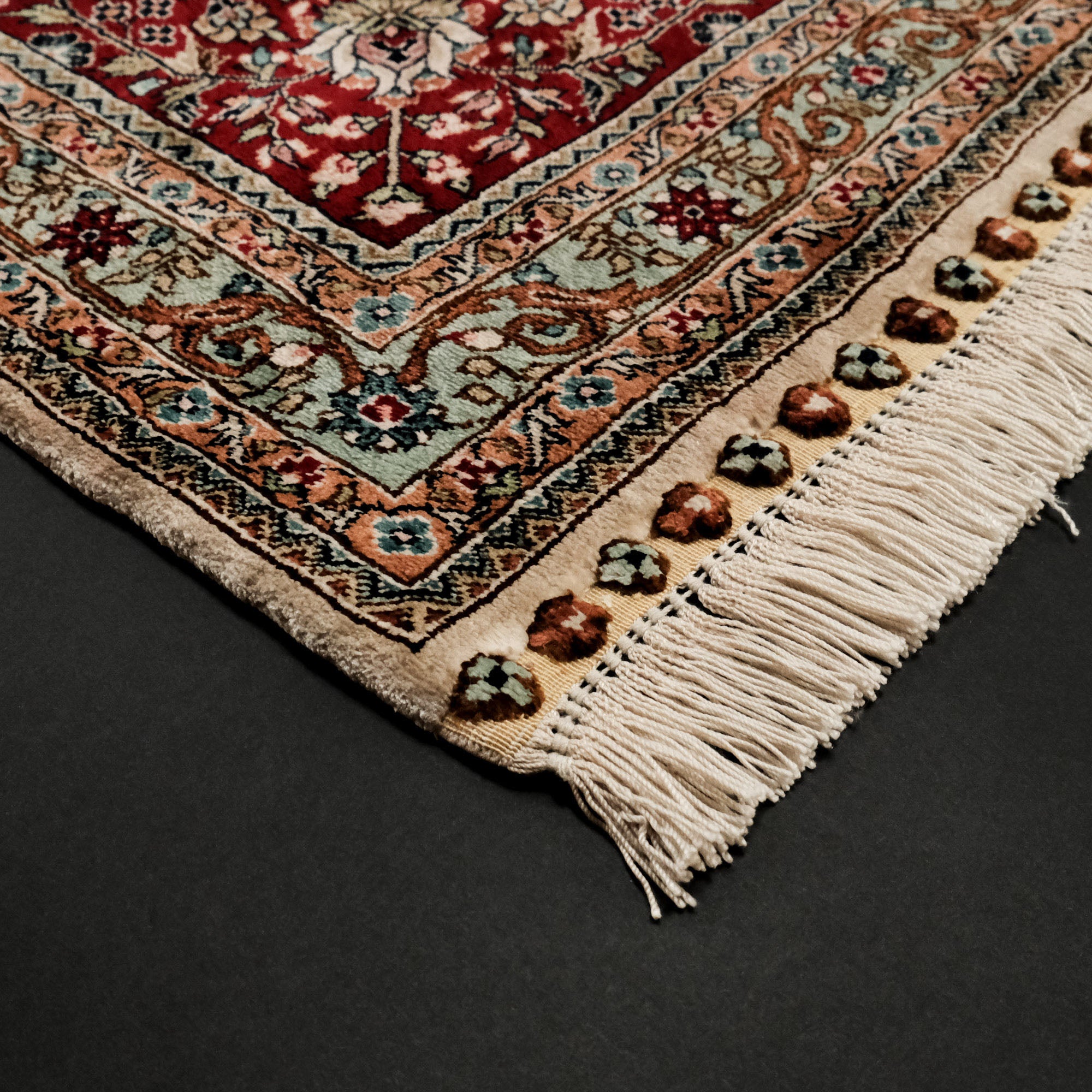 Saf İpek El Dokuma Hereke Desenli Klasik Halı