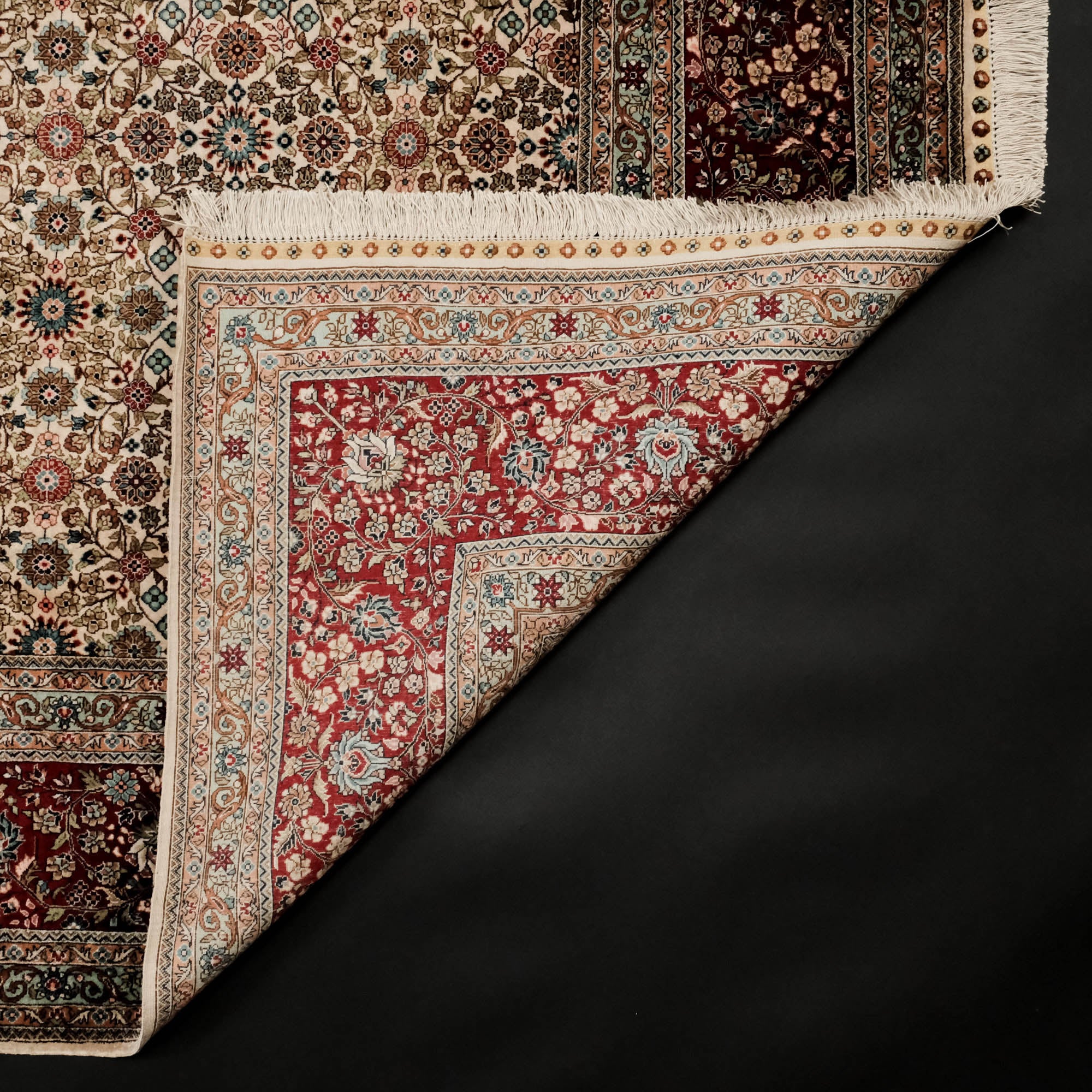 Saf İpek El Dokuma Hereke Desenli Klasik Halı