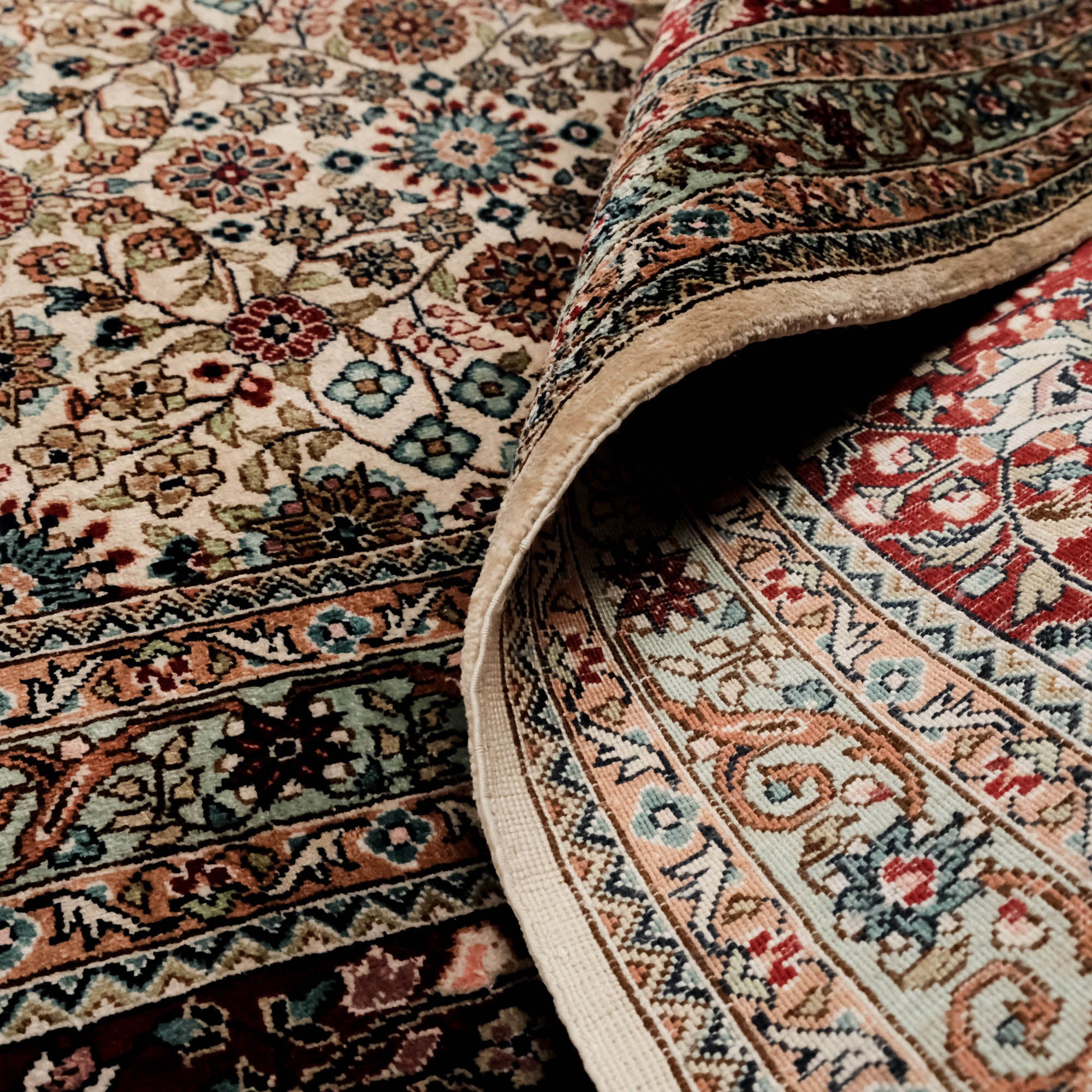 Saf İpek El Dokuma Hereke Desenli Klasik Halı