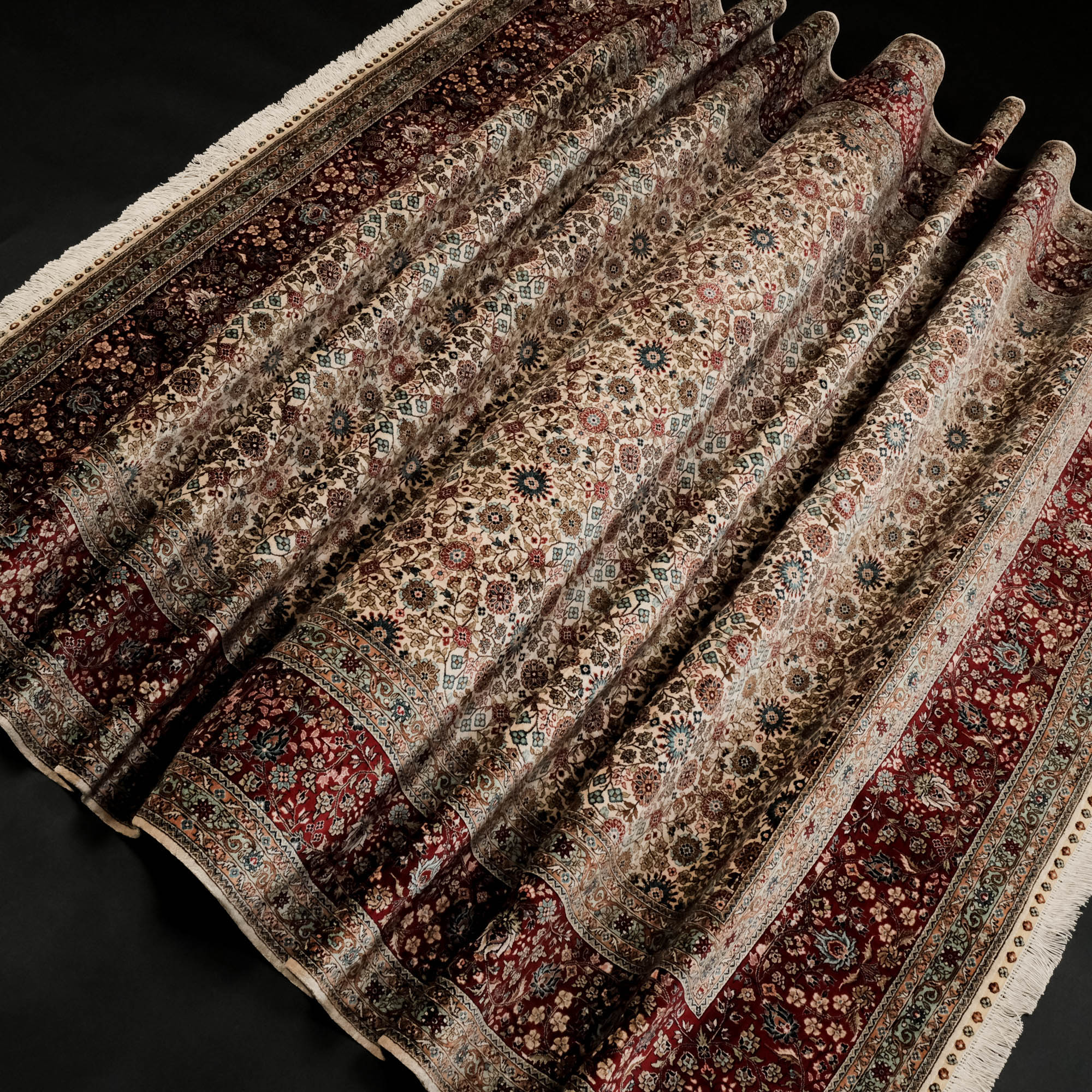 Saf İpek El Dokuma Hereke Desenli Klasik Halı