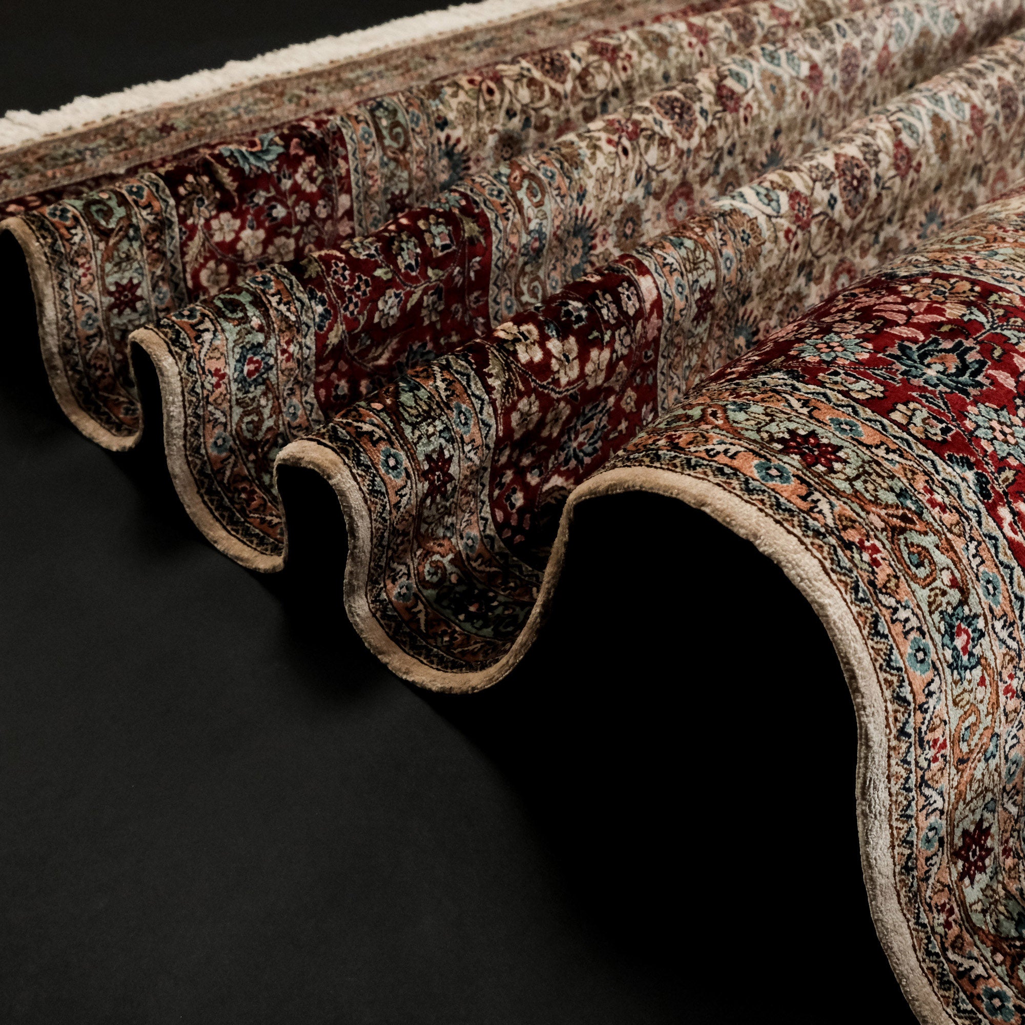 Saf İpek El Dokuma Hereke Desenli Klasik Halı