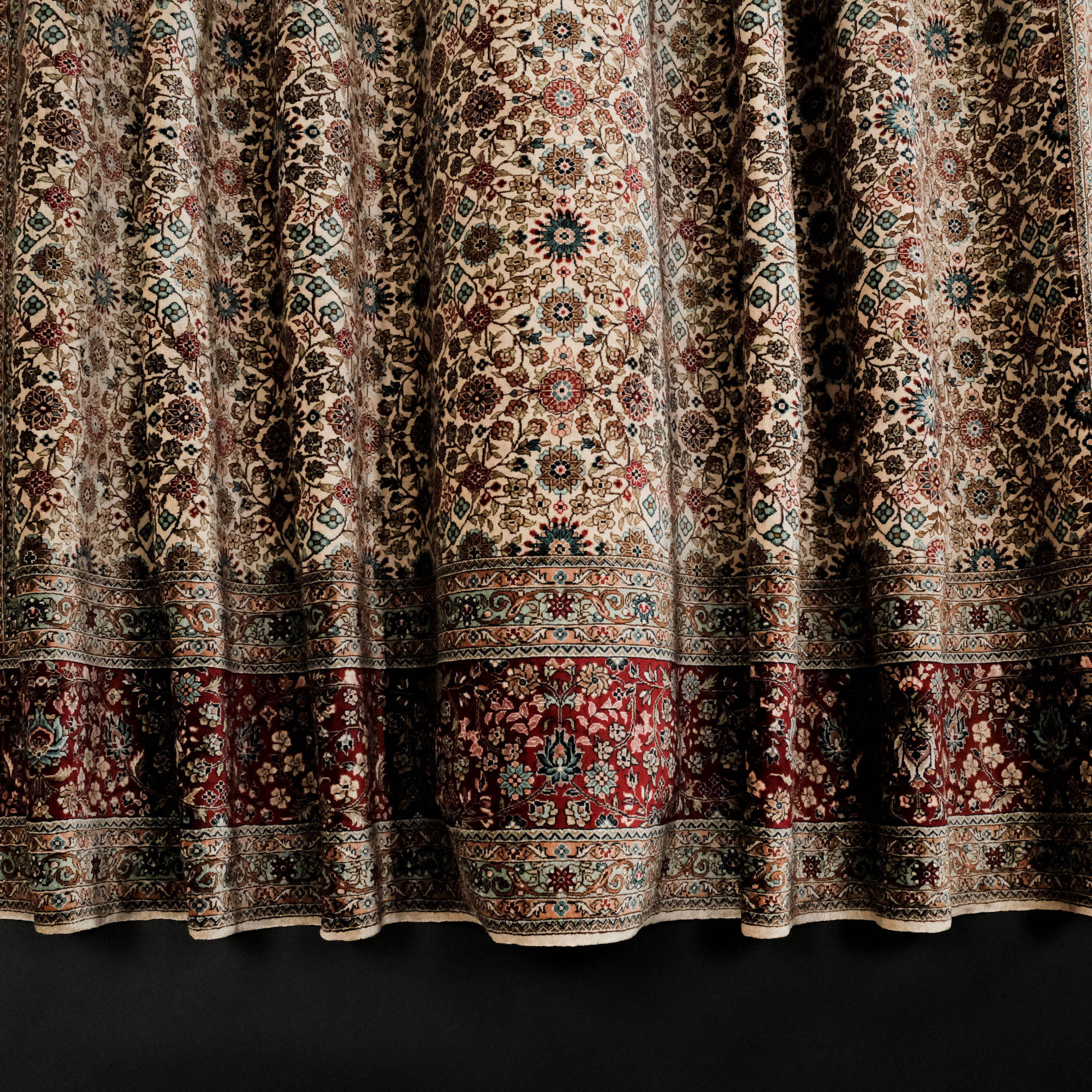 Saf İpek El Dokuma Hereke Desenli Klasik Halı