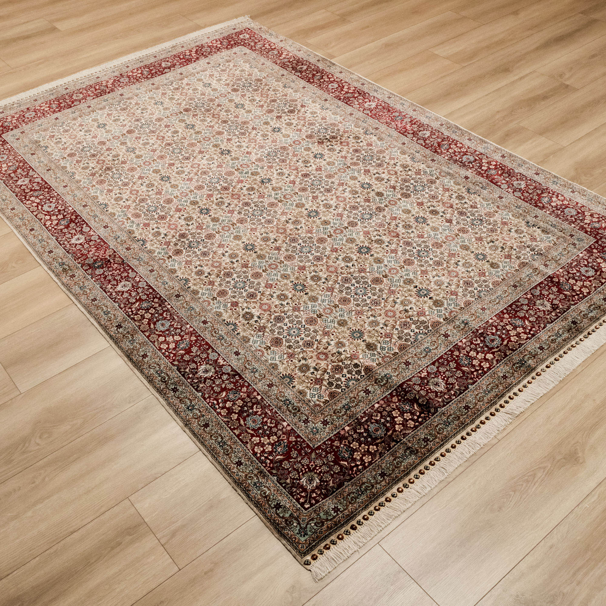 Saf İpek El Dokuma Hereke Desenli Klasik Halı