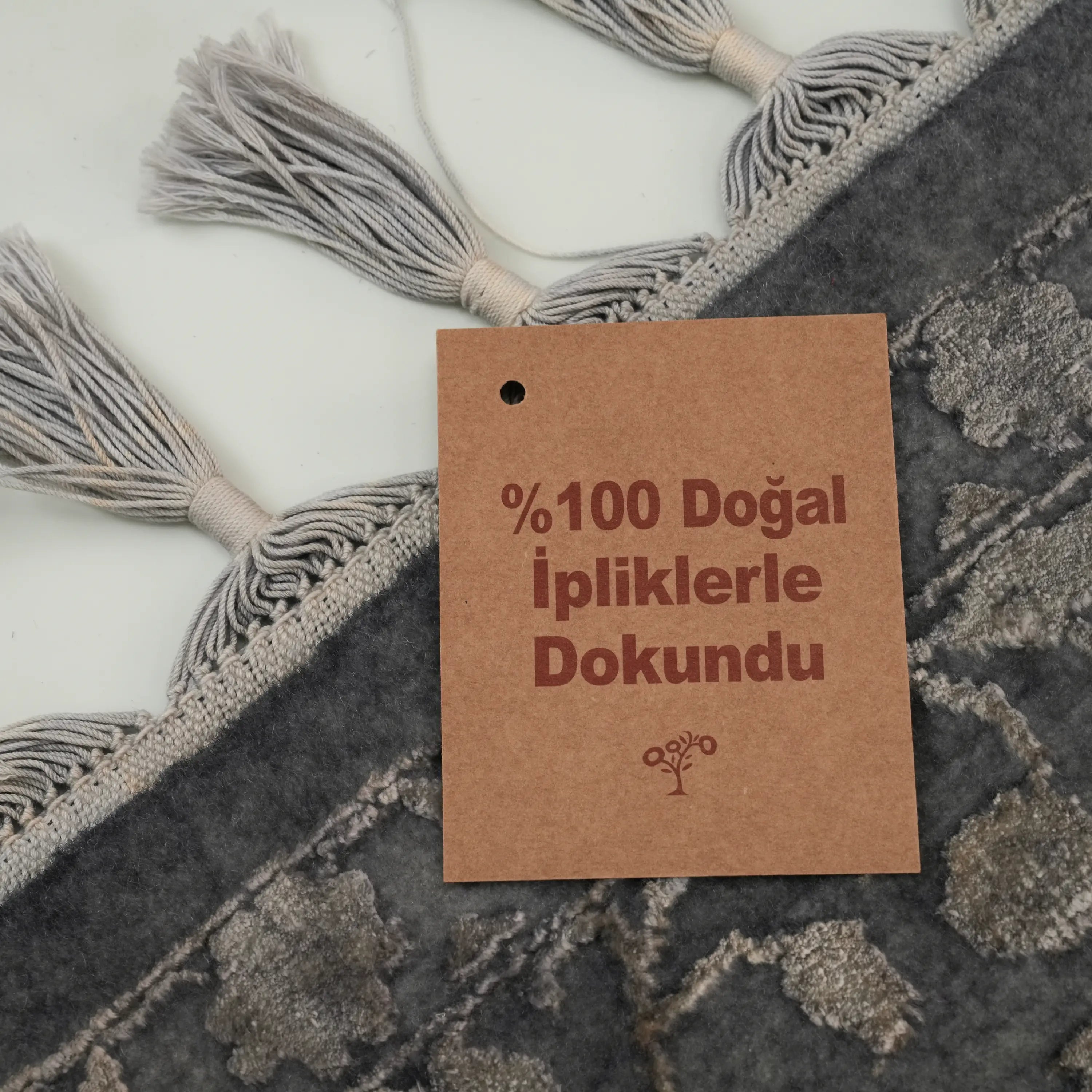 Safir Serisi El Dokuma Uşak Desenli Antrasit Yün Halı