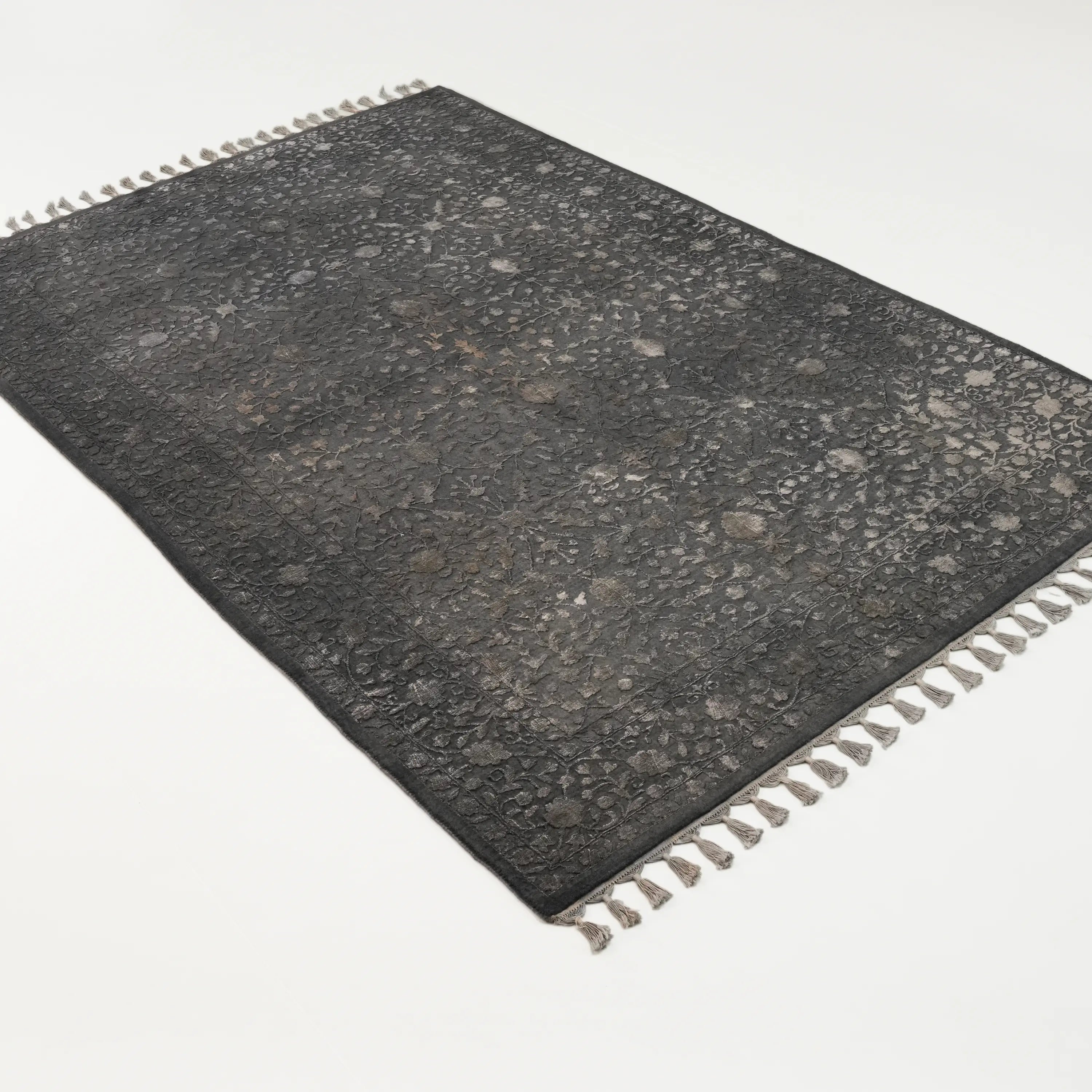 Safir Serisi El Dokuma Uşak Desenli Antrasit Yün Halı