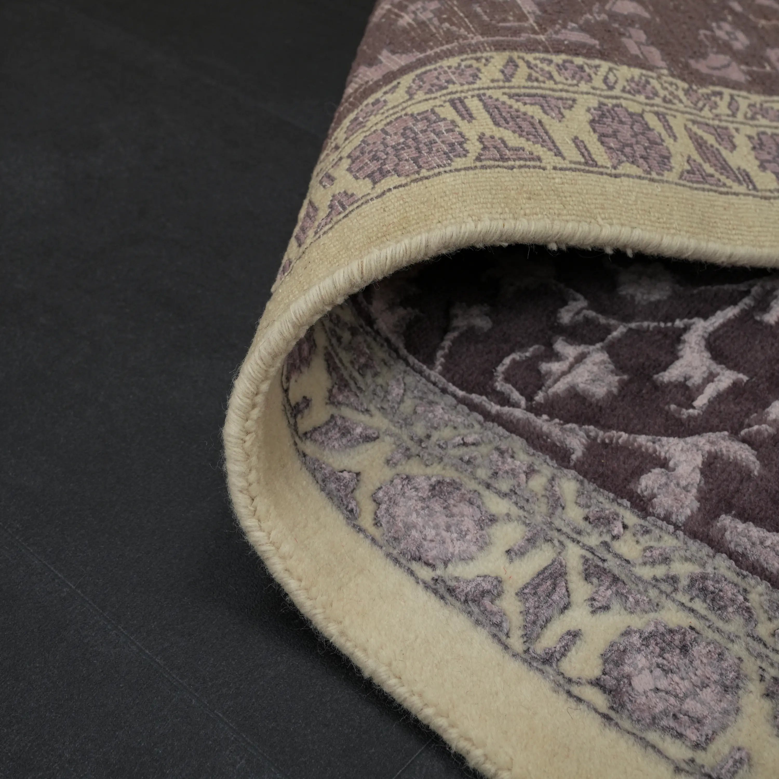 Safir Serisi El Dokuma Uşak Desenli Oymalı Krem Yün Halı