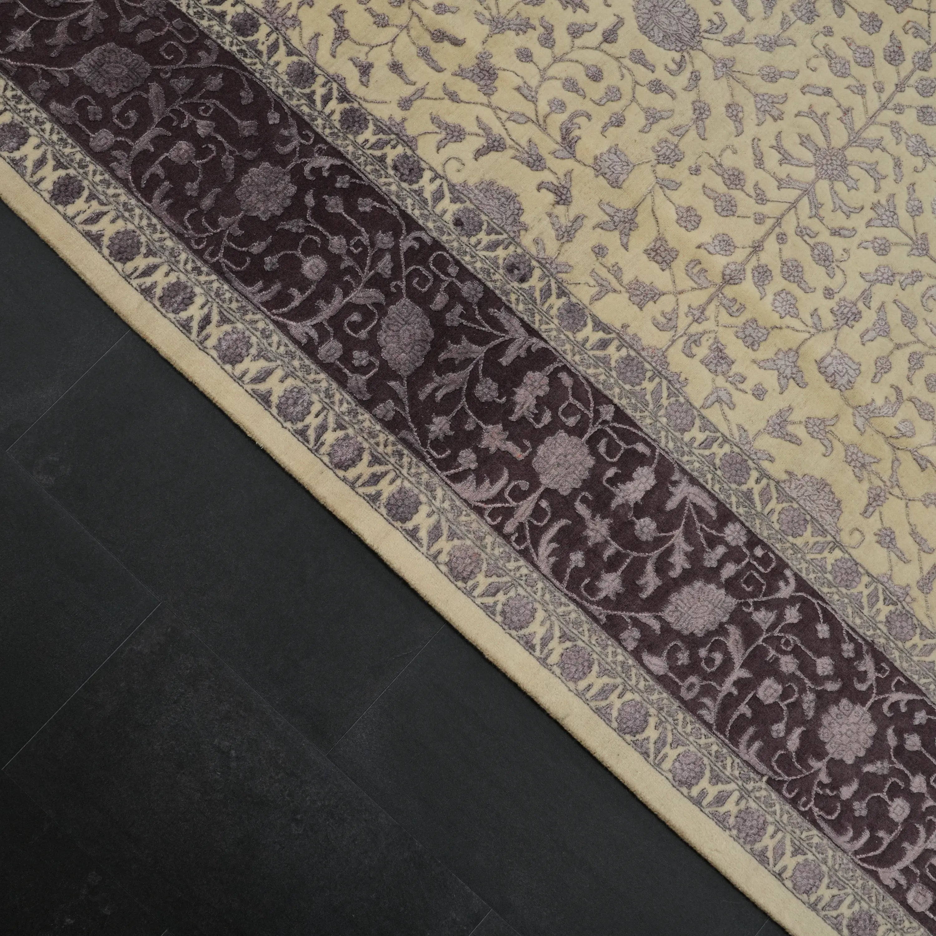 Safir Serisi El Dokuma Uşak Desenli Oymalı Krem Yün Halı