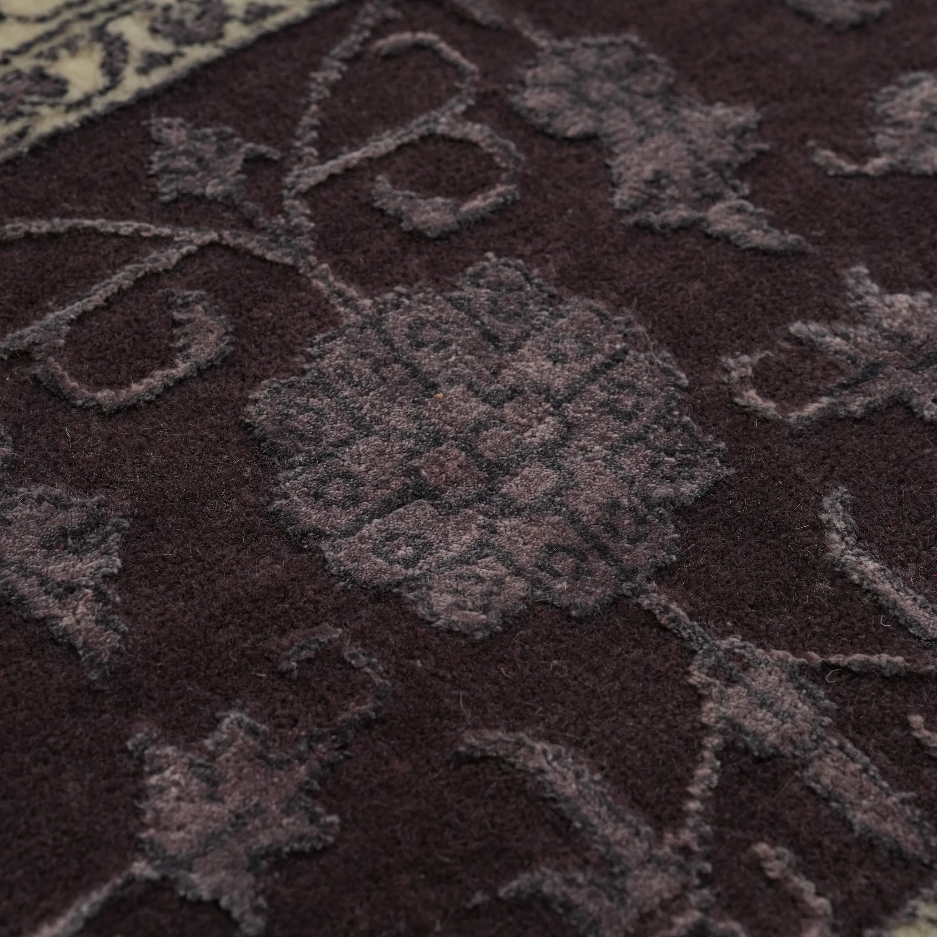 Safir Serisi El Dokuma Uşak Desenli Oymalı Krem Yün Halı