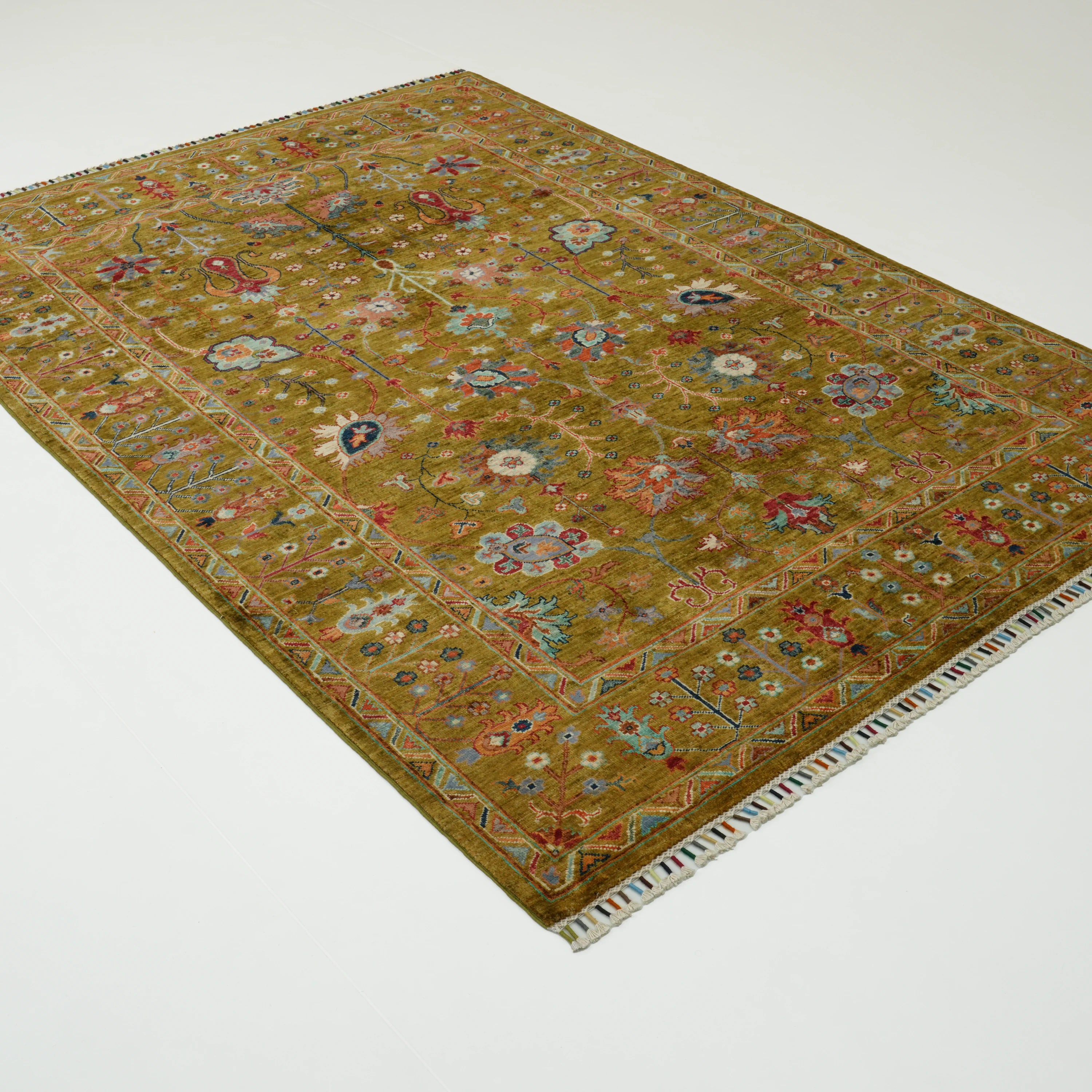 Şahzade Serisi El Dokuma Çiçek Desenli Yeşil Yün Halı