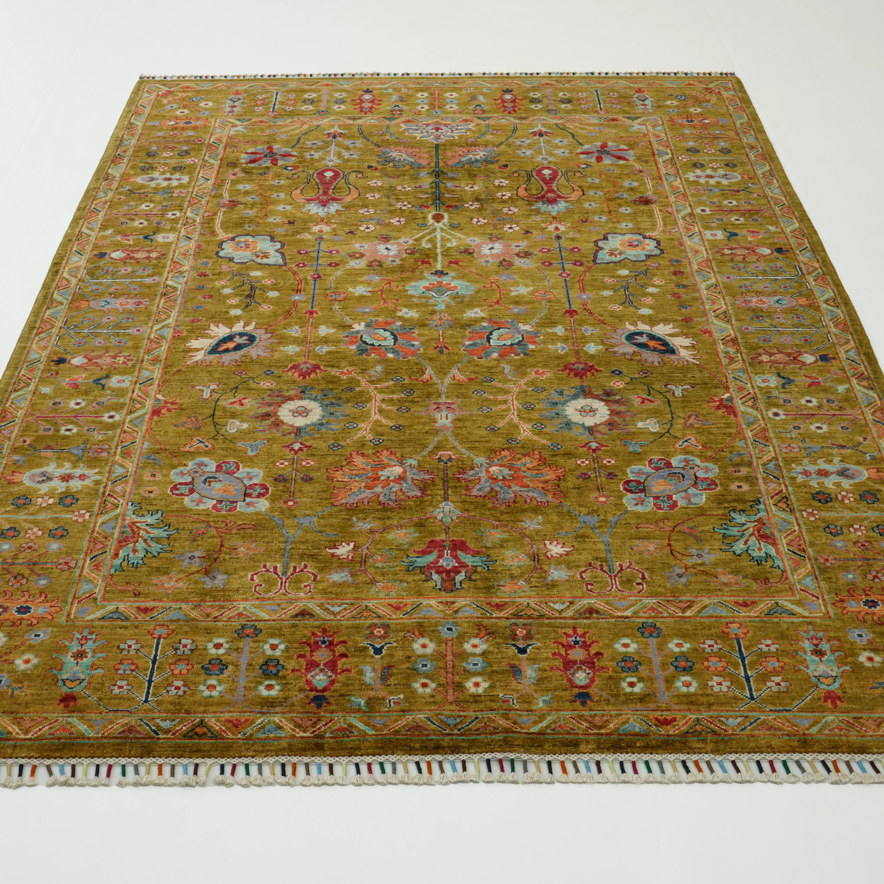 Şahzade Serisi El Dokuma Çiçek Desenli Yeşil Yün Halı